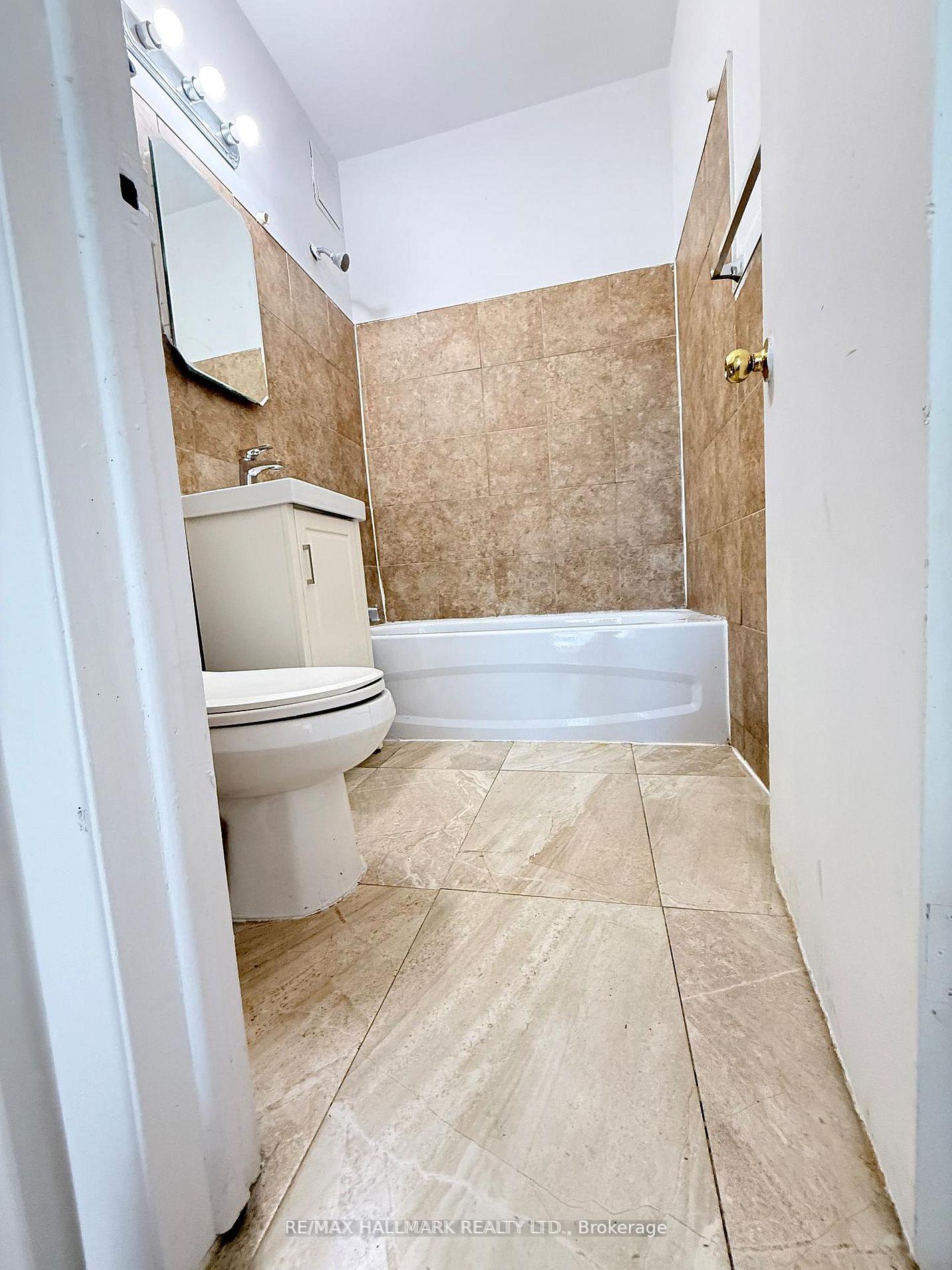 Photo 6 of Unit 3, 2881 Lawrence Avenue E, Scarborough, Bendale — HOMEH