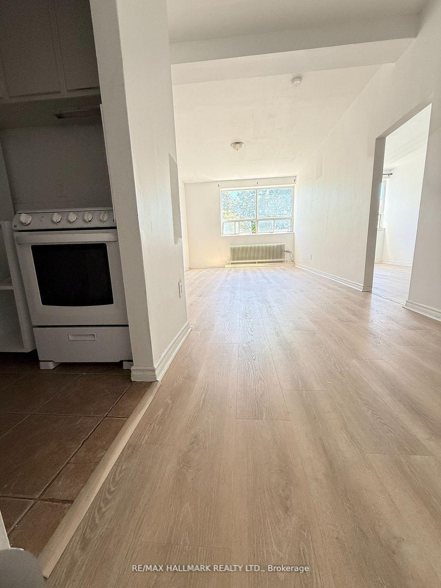 Photo 7 of Unit 3, 2881 Lawrence Avenue E, Scarborough, Bendale — HOMEH
