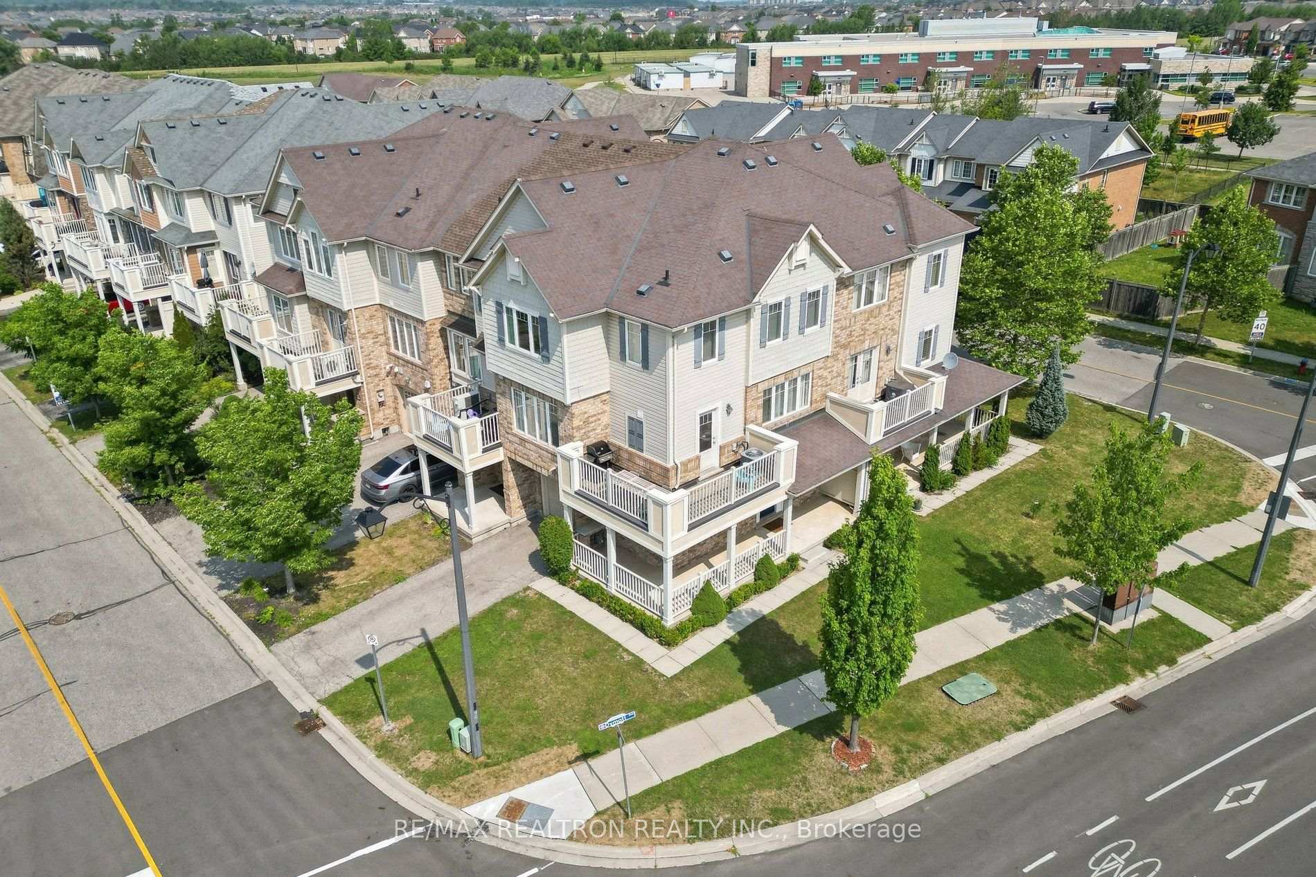 Front of 800 Fowles Court