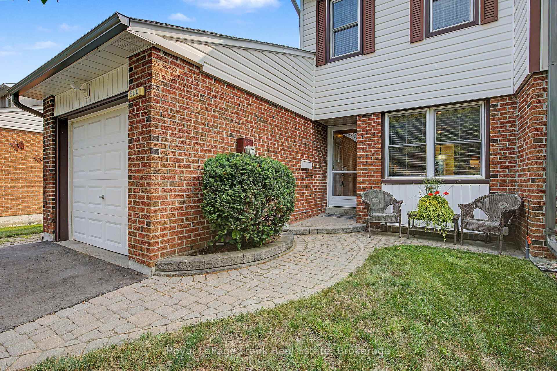 Photo 3 of 560 Reynolds Street, Whitby, Downtown Whitby — HOMEH