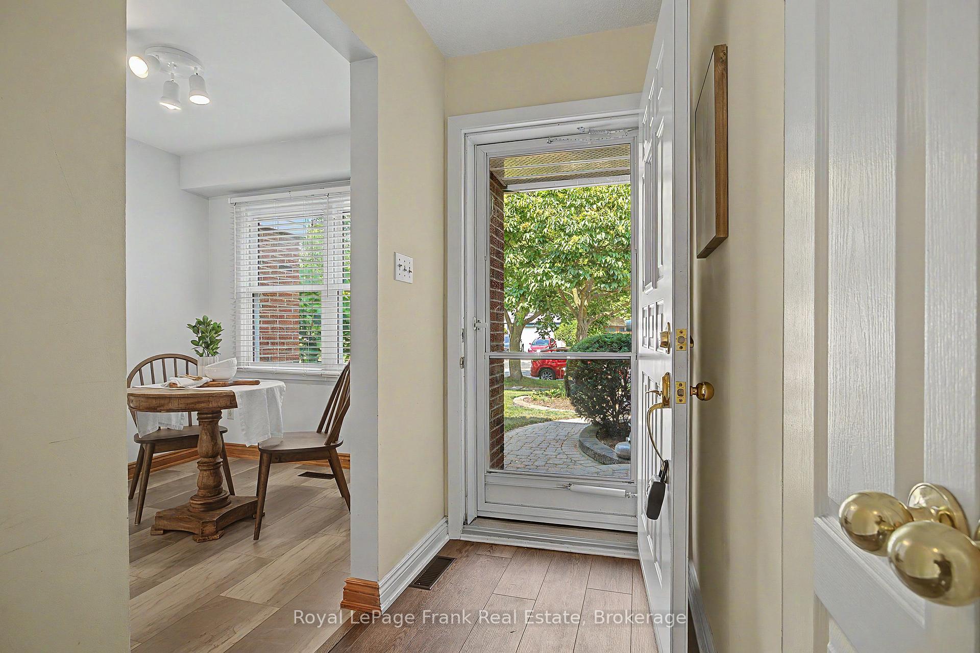 Photo 4 of 560 Reynolds Street, Whitby, Downtown Whitby — HOMEH