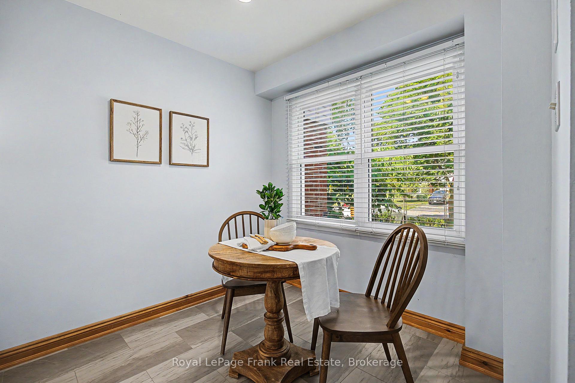 Photo 5 of 560 Reynolds Street, Whitby, Downtown Whitby — HOMEH
