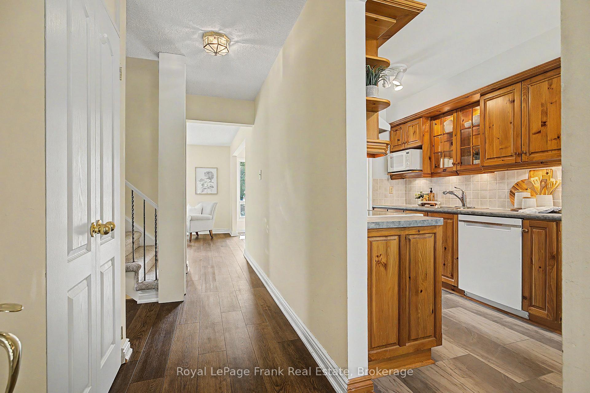 Photo 7 of 560 Reynolds Street, Whitby, Downtown Whitby — HOMEH