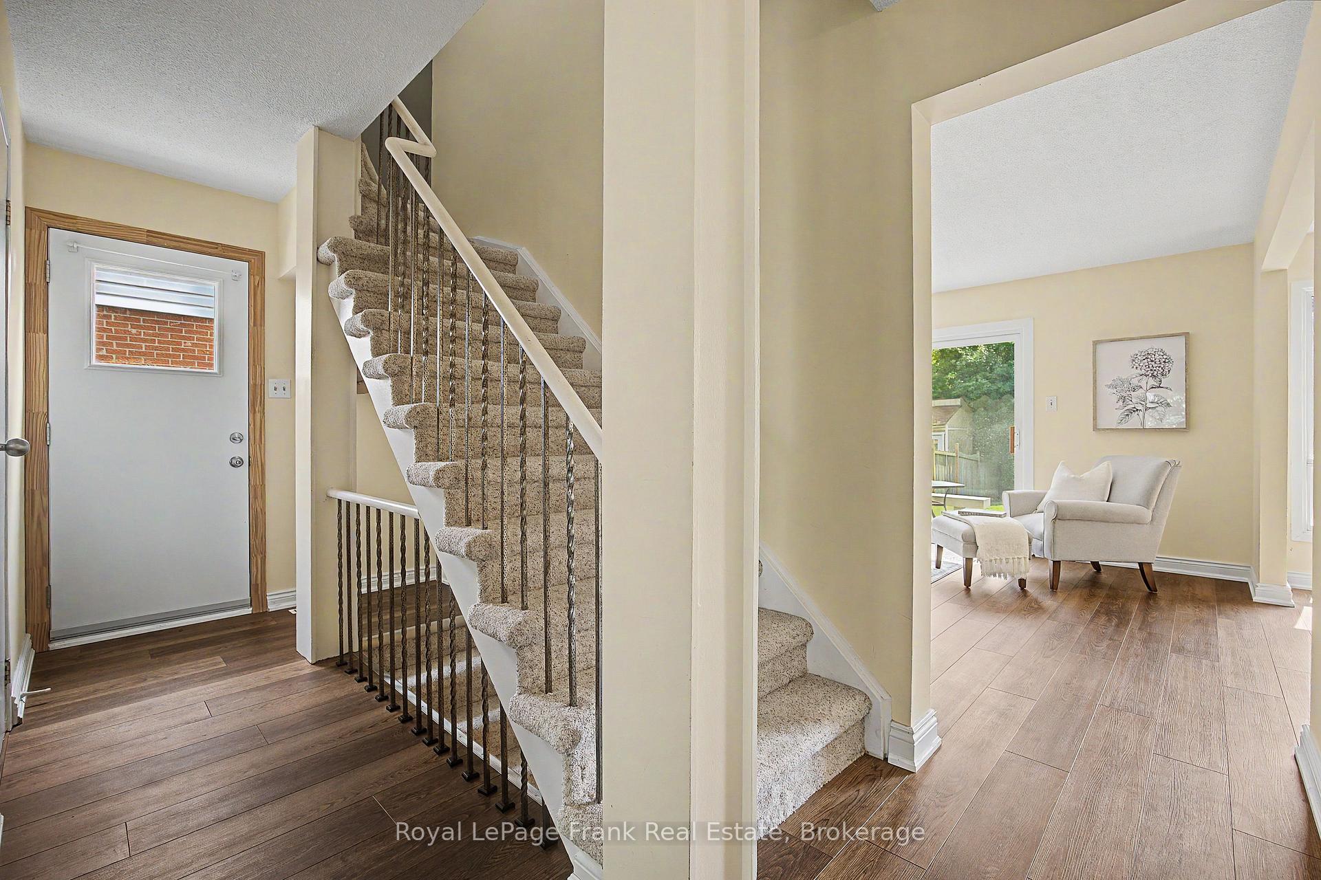 Photo 10 of 560 Reynolds Street, Whitby, Downtown Whitby — HOMEH