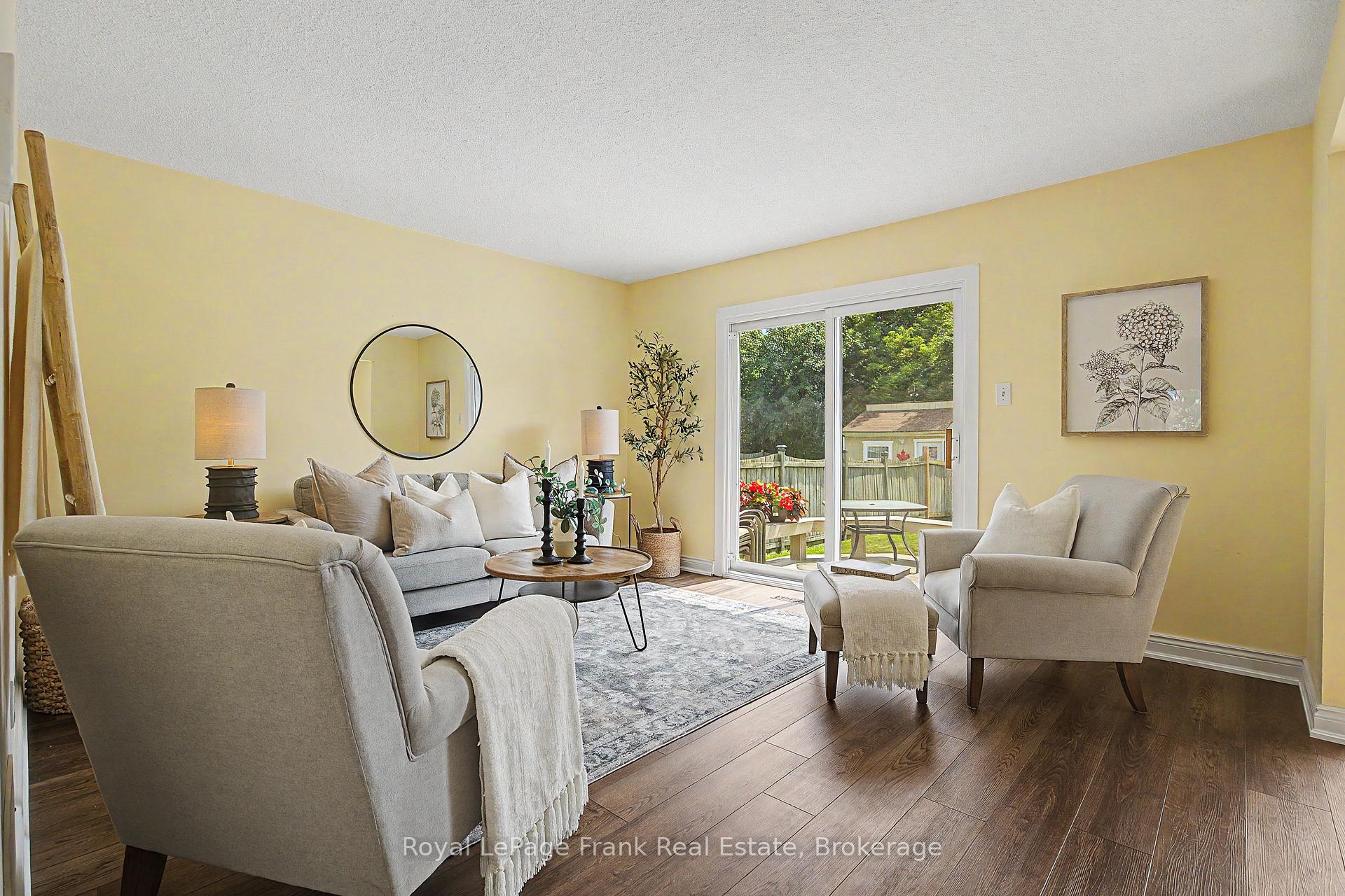 Photo 11 of 560 Reynolds Street, Whitby, Downtown Whitby — HOMEH
