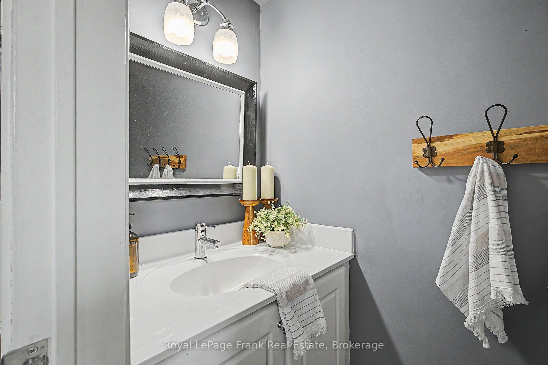 Photo 17 of 560 Reynolds Street, Whitby, Downtown Whitby — HOMEH