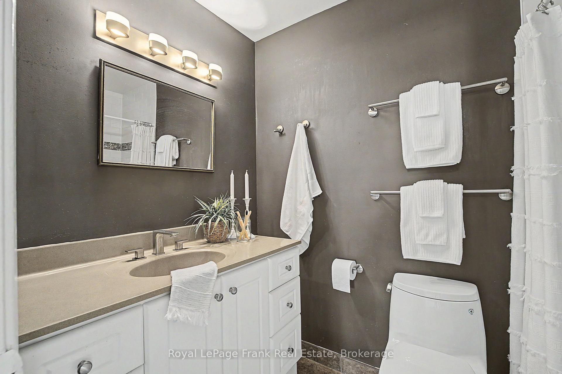 Photo 24 of 560 Reynolds Street, Whitby, Downtown Whitby — HOMEH