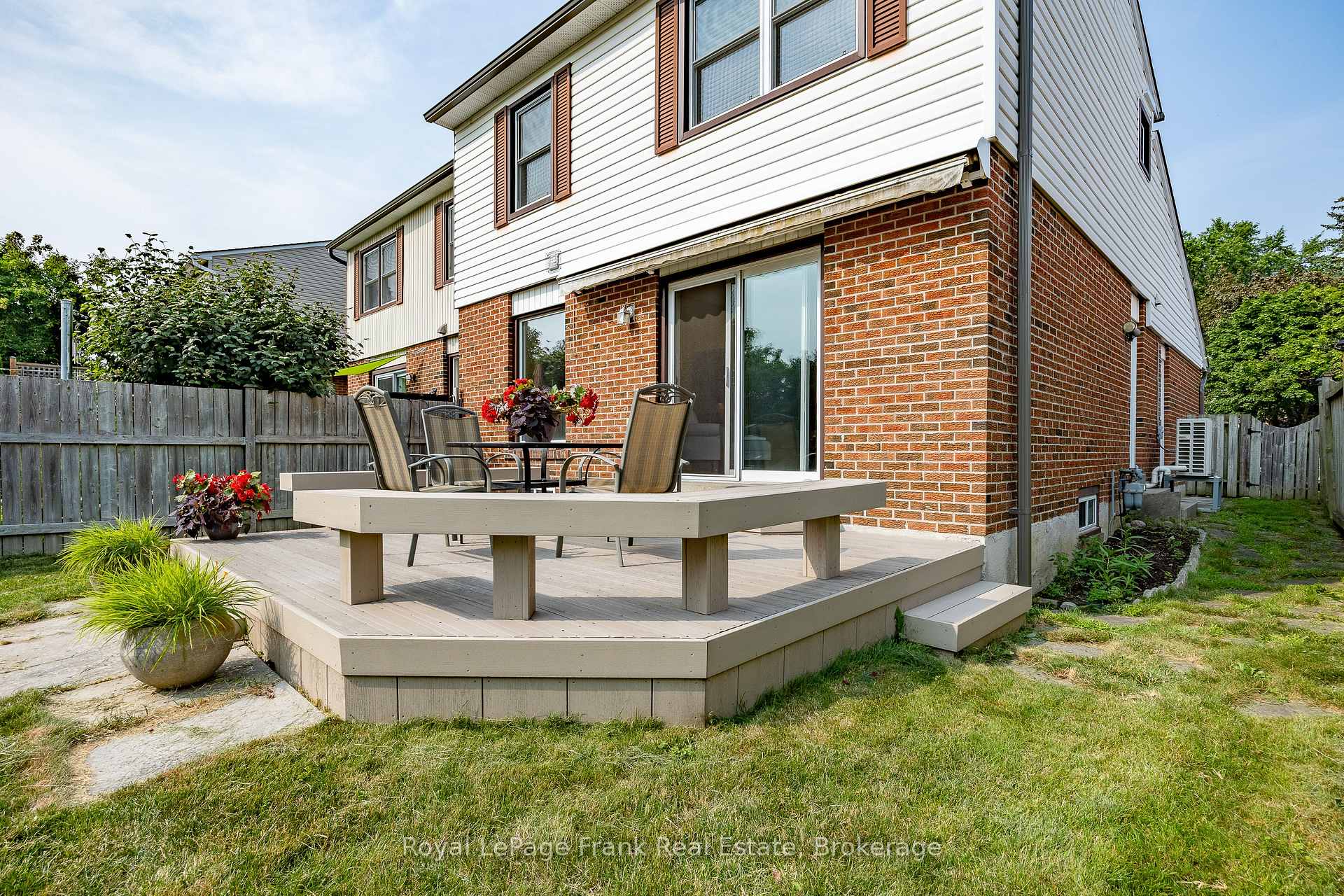 Photo 35 of 560 Reynolds Street, Whitby, Downtown Whitby — HOMEH