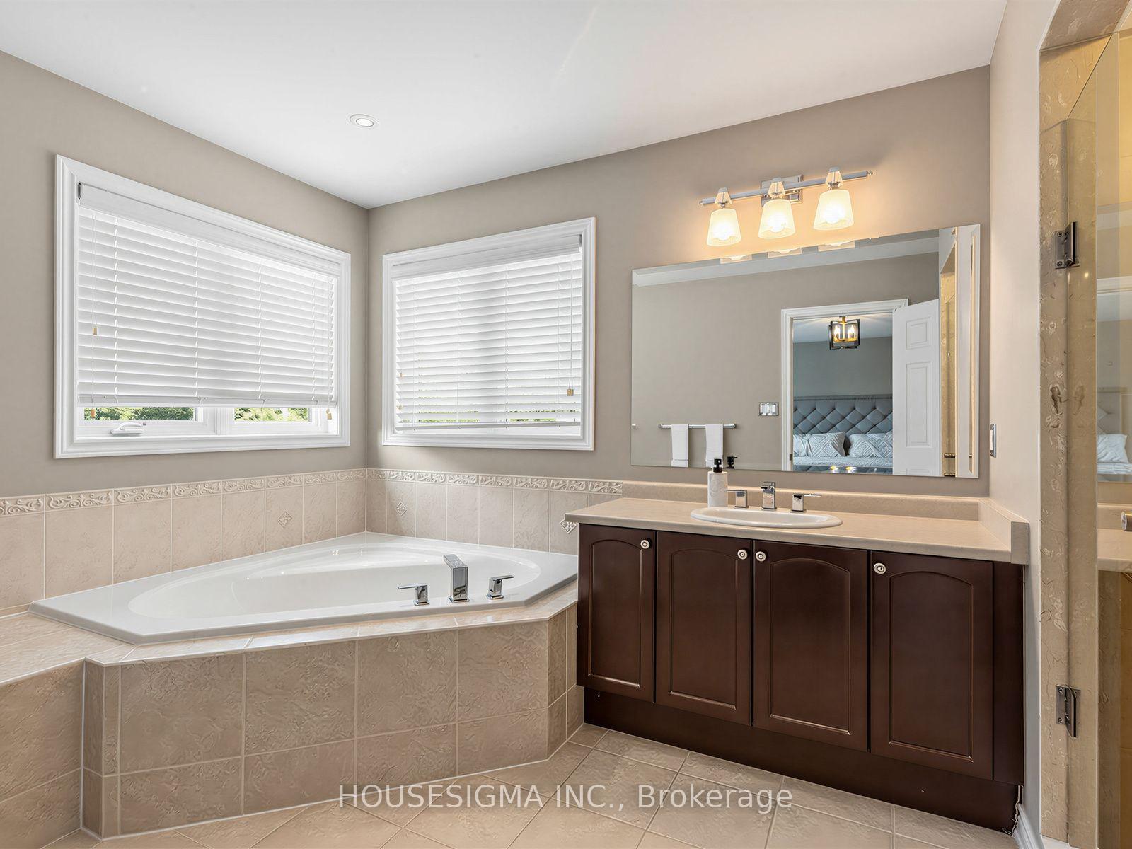 Photo 20 of 57 Chao Crescent, Richmond Hill, Oak Ridges — HOMEH