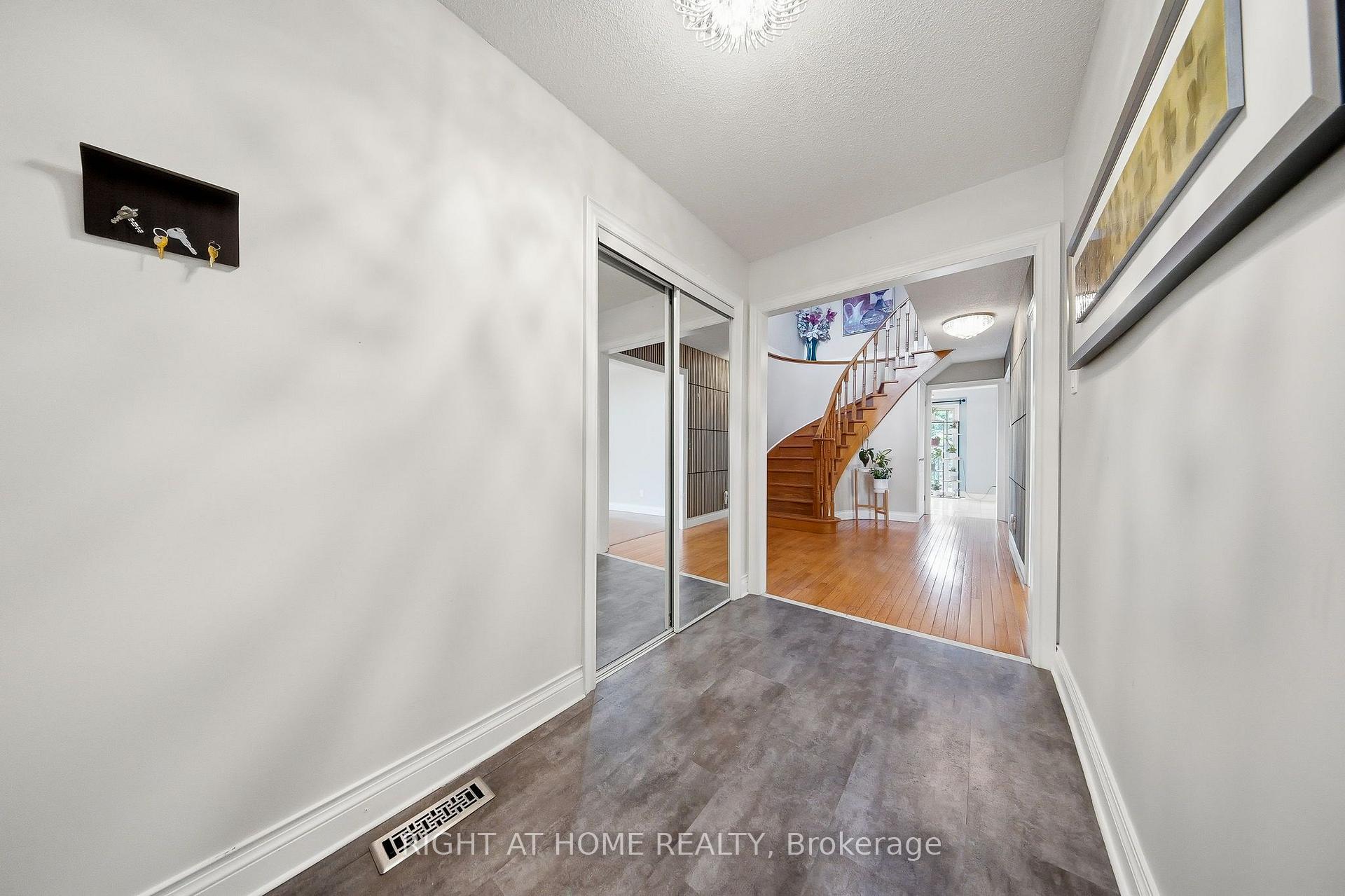 Photo 9 of 29 Sunforest Drive, Brampton, Heart Lake West — HOMEH