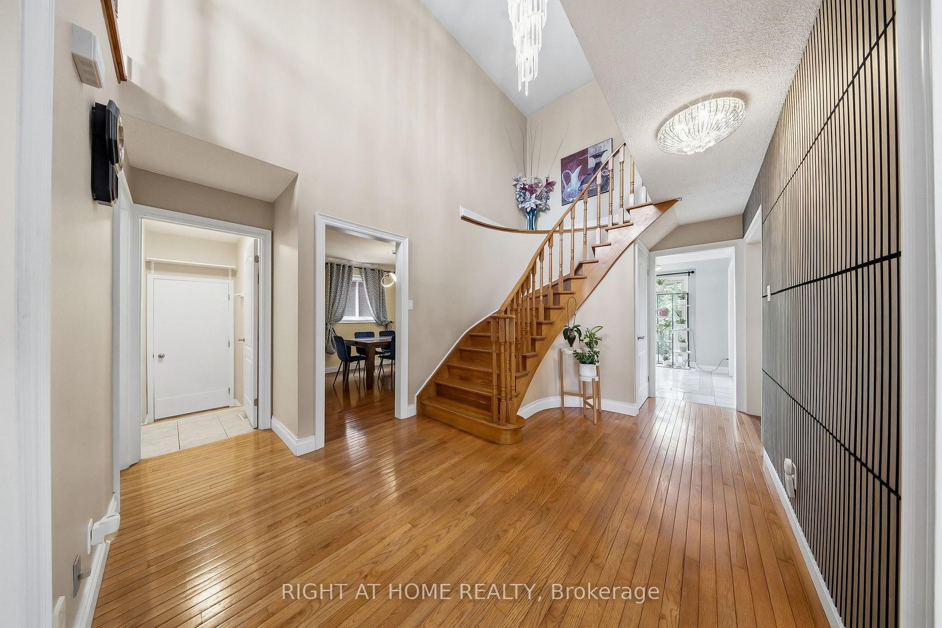 Photo 10 of 29 Sunforest Drive, Brampton, Heart Lake West — HOMEH