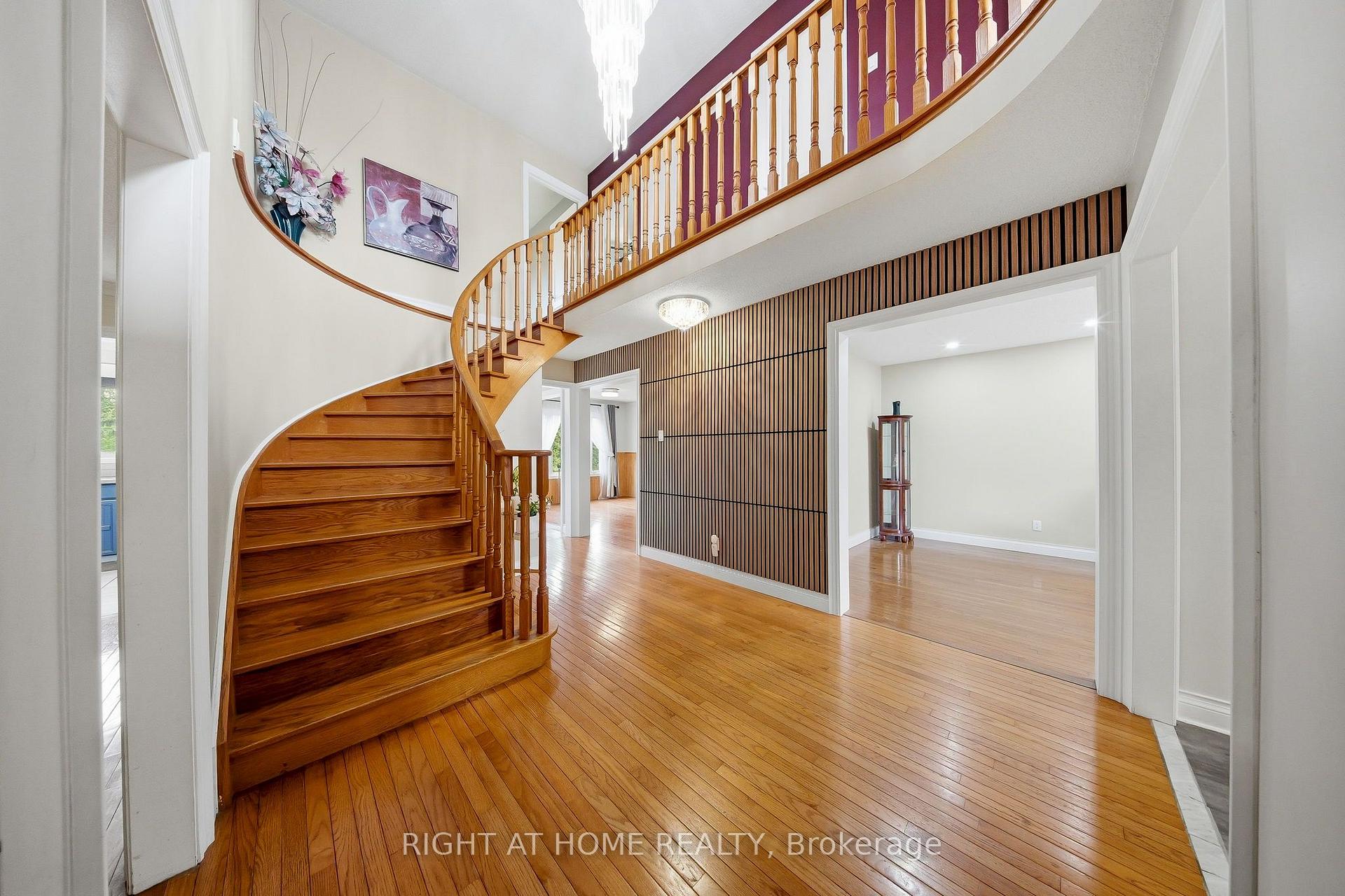 Photo 11 of 29 Sunforest Drive, Brampton, Heart Lake West — HOMEH