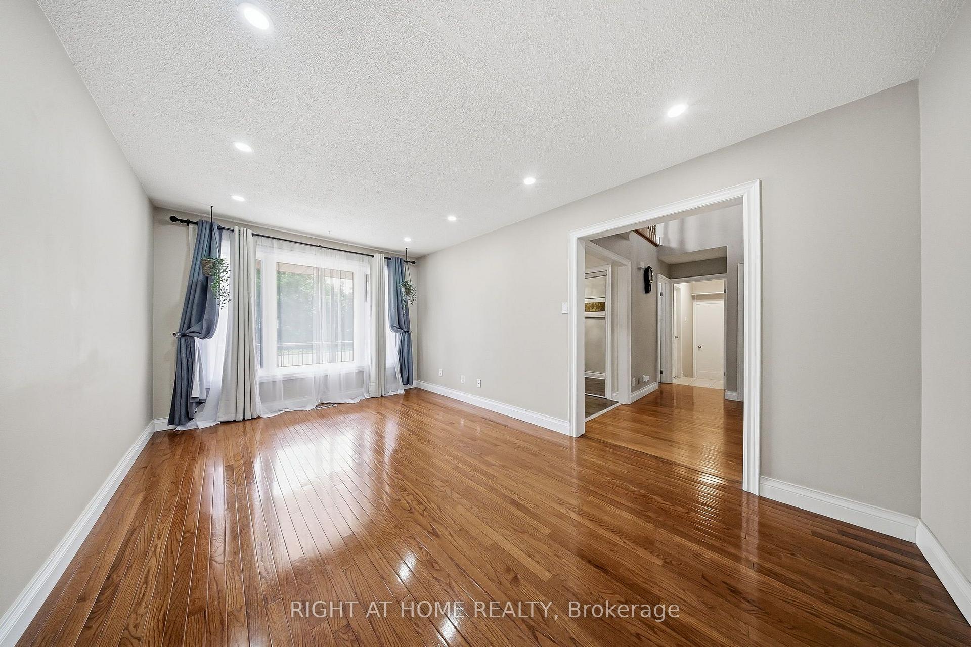 Photo 12 of 29 Sunforest Drive, Brampton, Heart Lake West — HOMEH