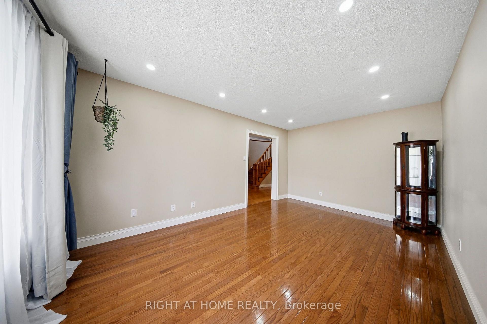 Photo 13 of 29 Sunforest Drive, Brampton, Heart Lake West — HOMEH