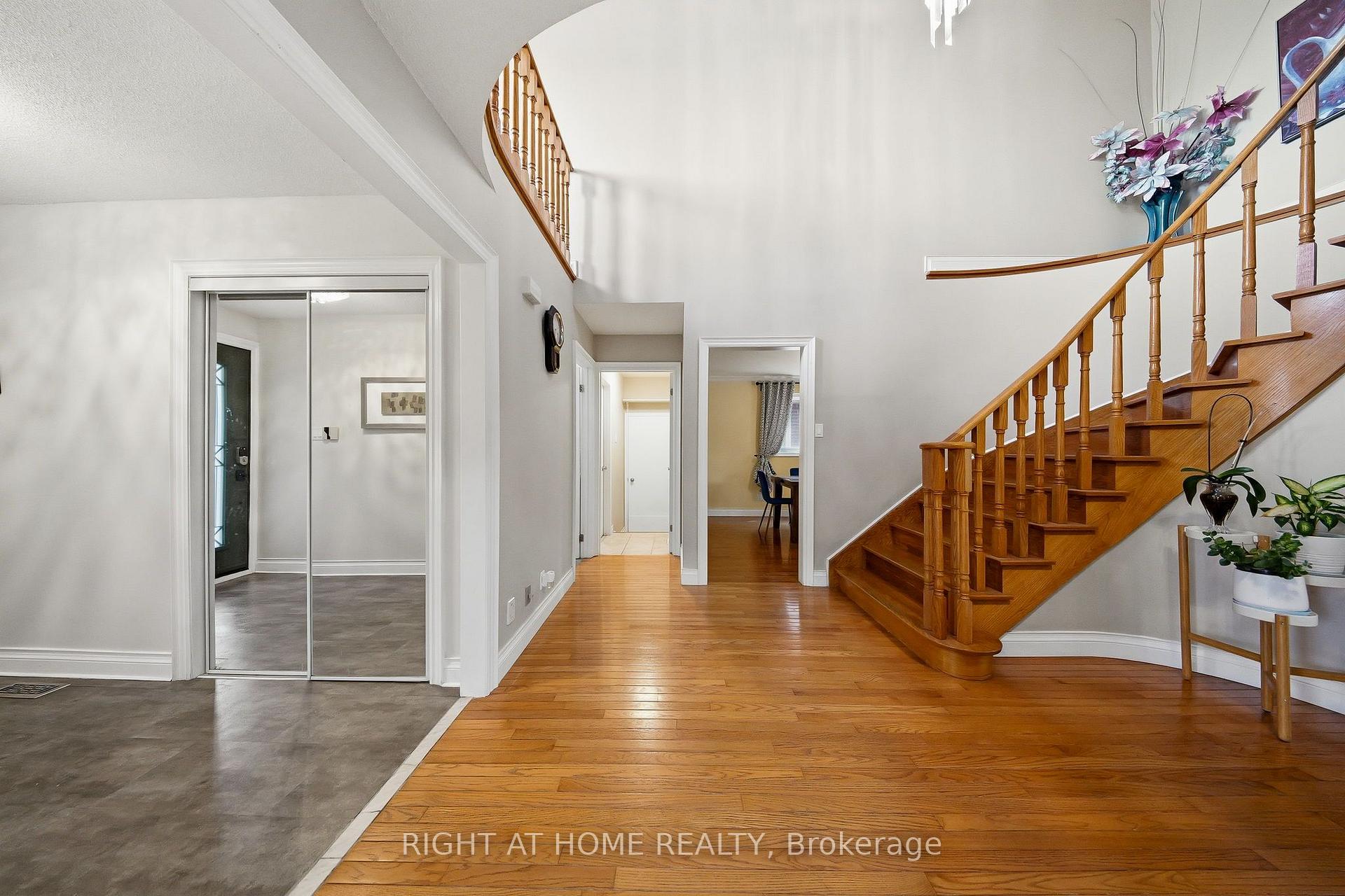 Photo 14 of 29 Sunforest Drive, Brampton, Heart Lake West — HOMEH