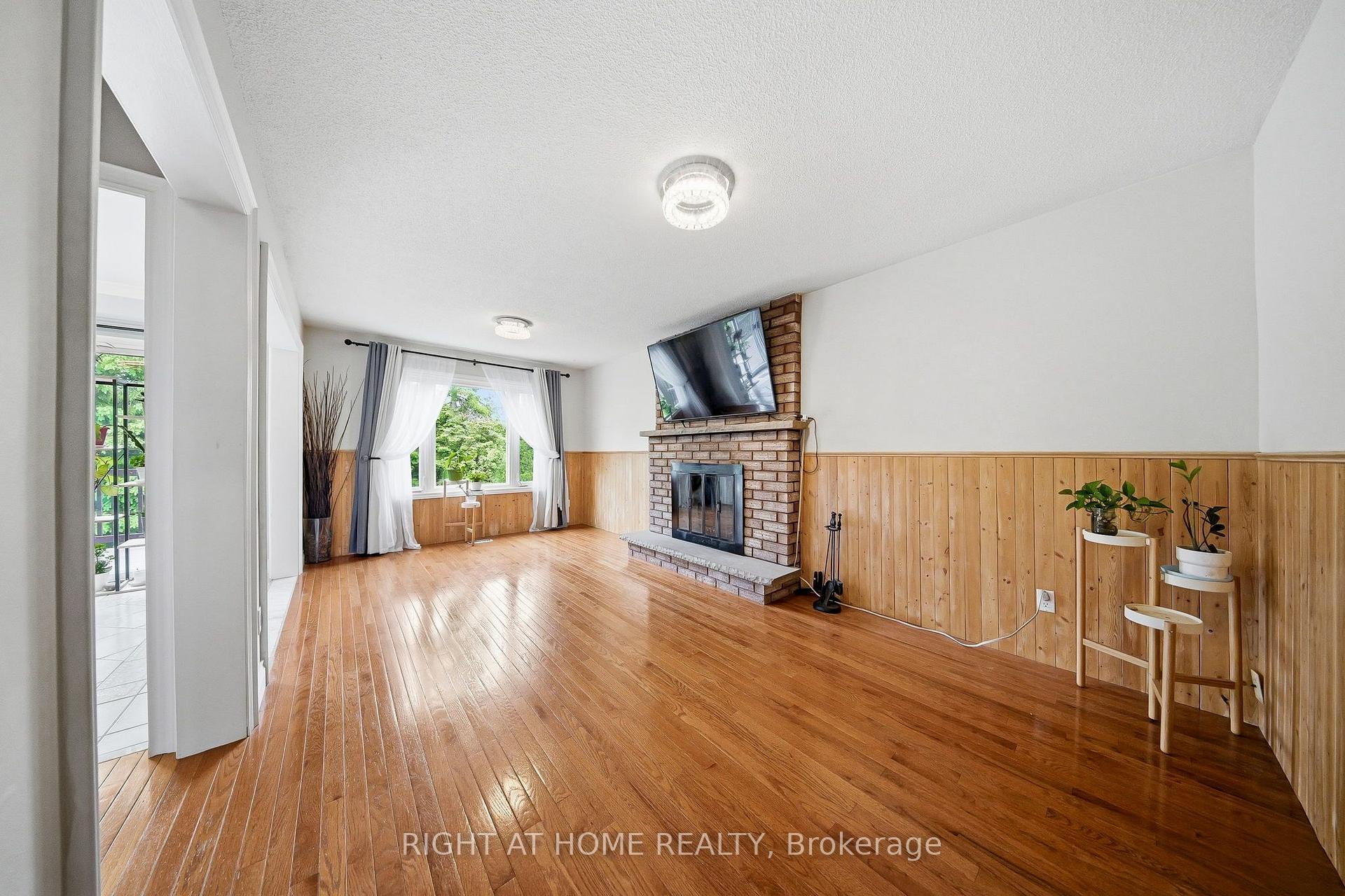 Photo 17 of 29 Sunforest Drive, Brampton, Heart Lake West — HOMEH