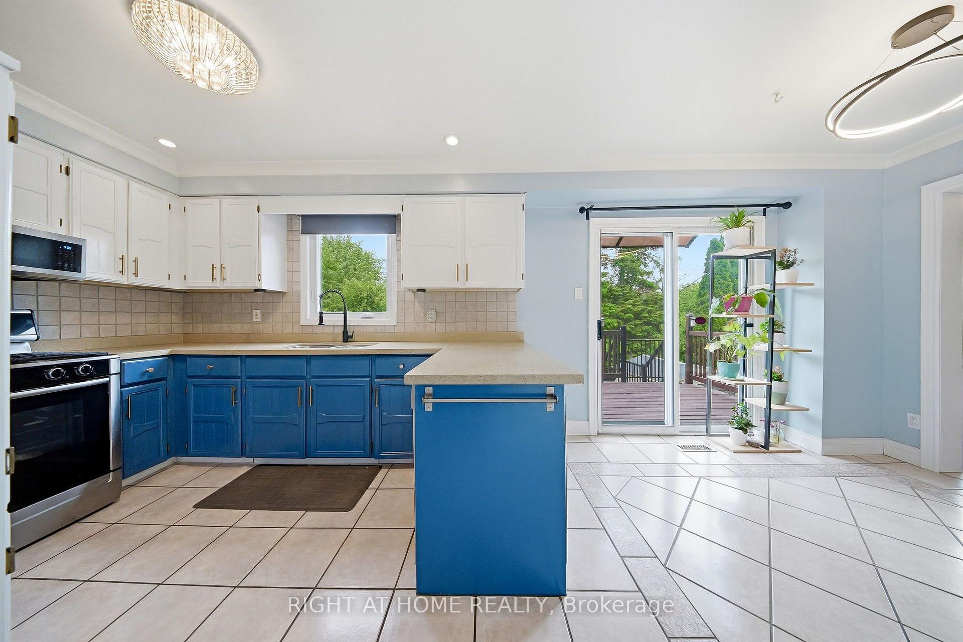 Photo 23 of 29 Sunforest Drive, Brampton, Heart Lake West — HOMEH
