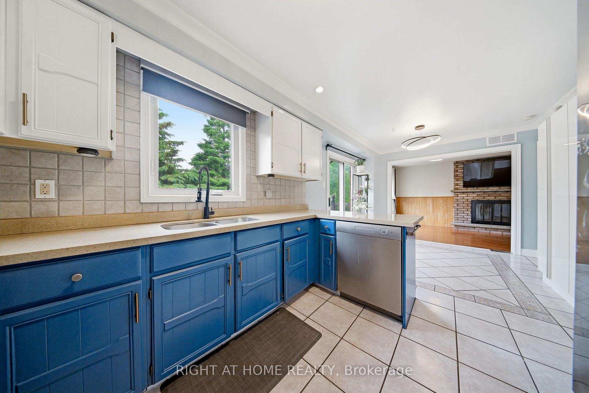 Photo 25 of 29 Sunforest Drive, Brampton, Heart Lake West — HOMEH