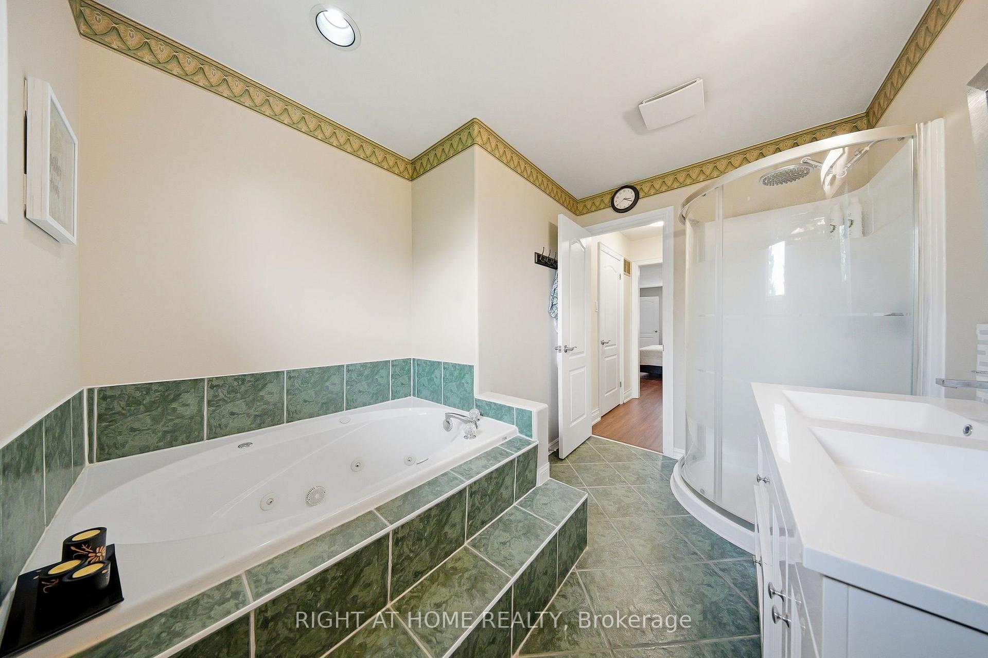 Photo 35 of 29 Sunforest Drive, Brampton, Heart Lake West — HOMEH