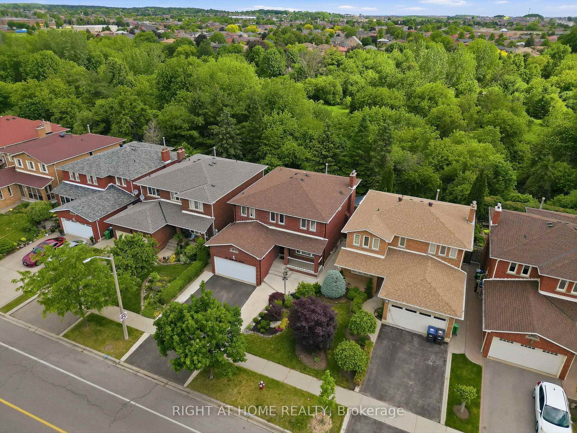 Photo 50 of 29 Sunforest Drive, Brampton, Heart Lake West — HOMEH