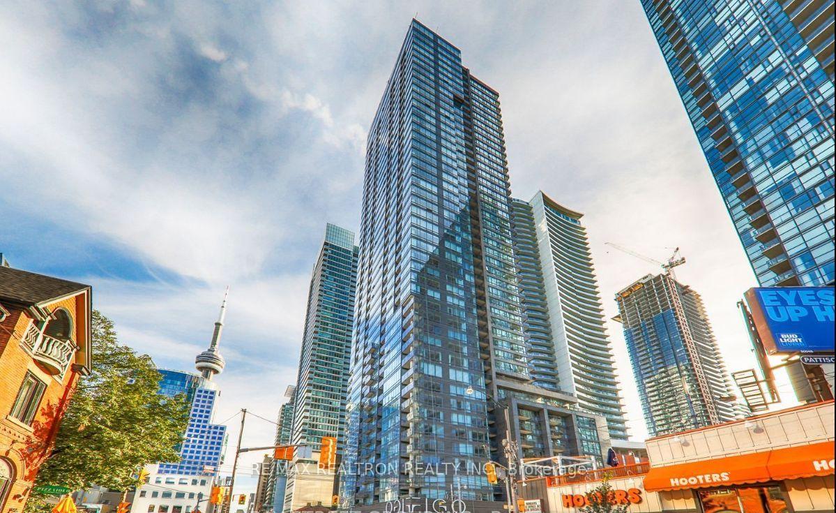 Front of Unit 2405, 295 Adelaide Street W