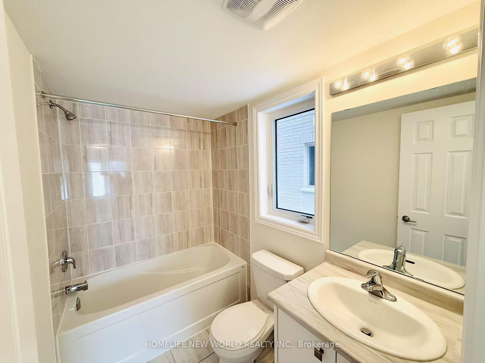 Photo 4 of 925 Crowsnest Hollow, Pickering, Rural Pickering — HOMEH