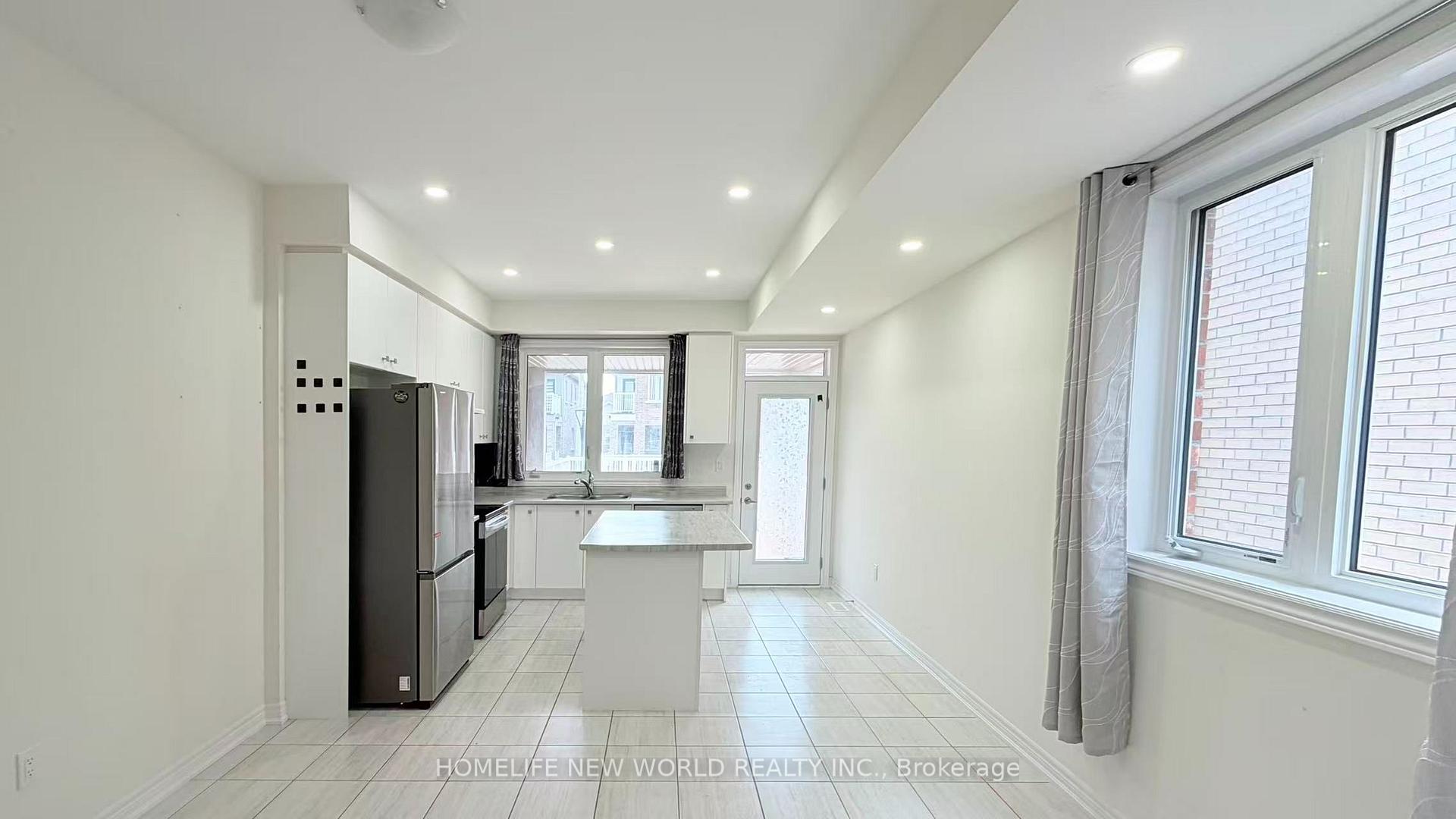 Photo 5 of 925 Crowsnest Hollow, Pickering, Rural Pickering — HOMEH