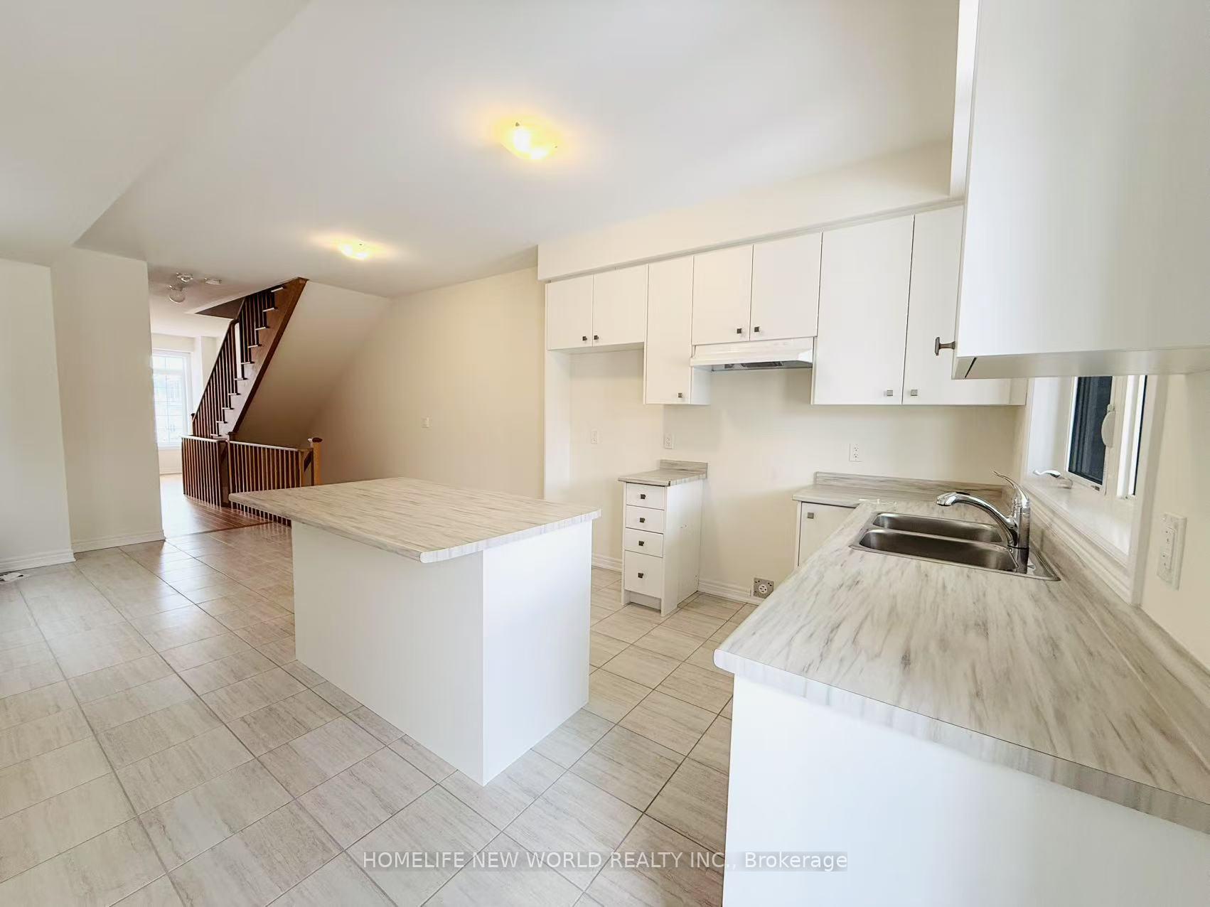 Photo 10 of 925 Crowsnest Hollow, Pickering, Rural Pickering — HOMEH