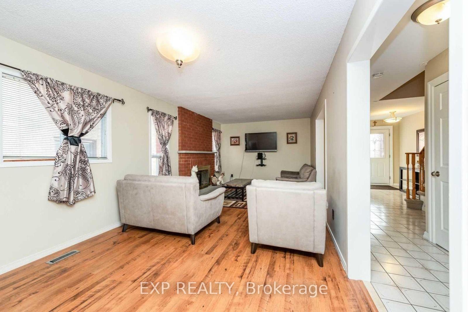 Photo 4 of 3 Shenstone Avenue, Brampton, Heart Lake West — HOMEH