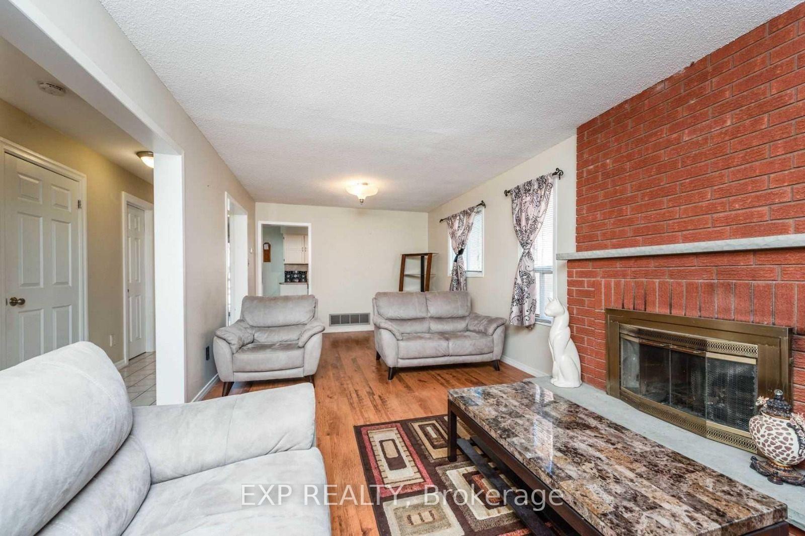 Photo 5 of 3 Shenstone Avenue, Brampton, Heart Lake West — HOMEH