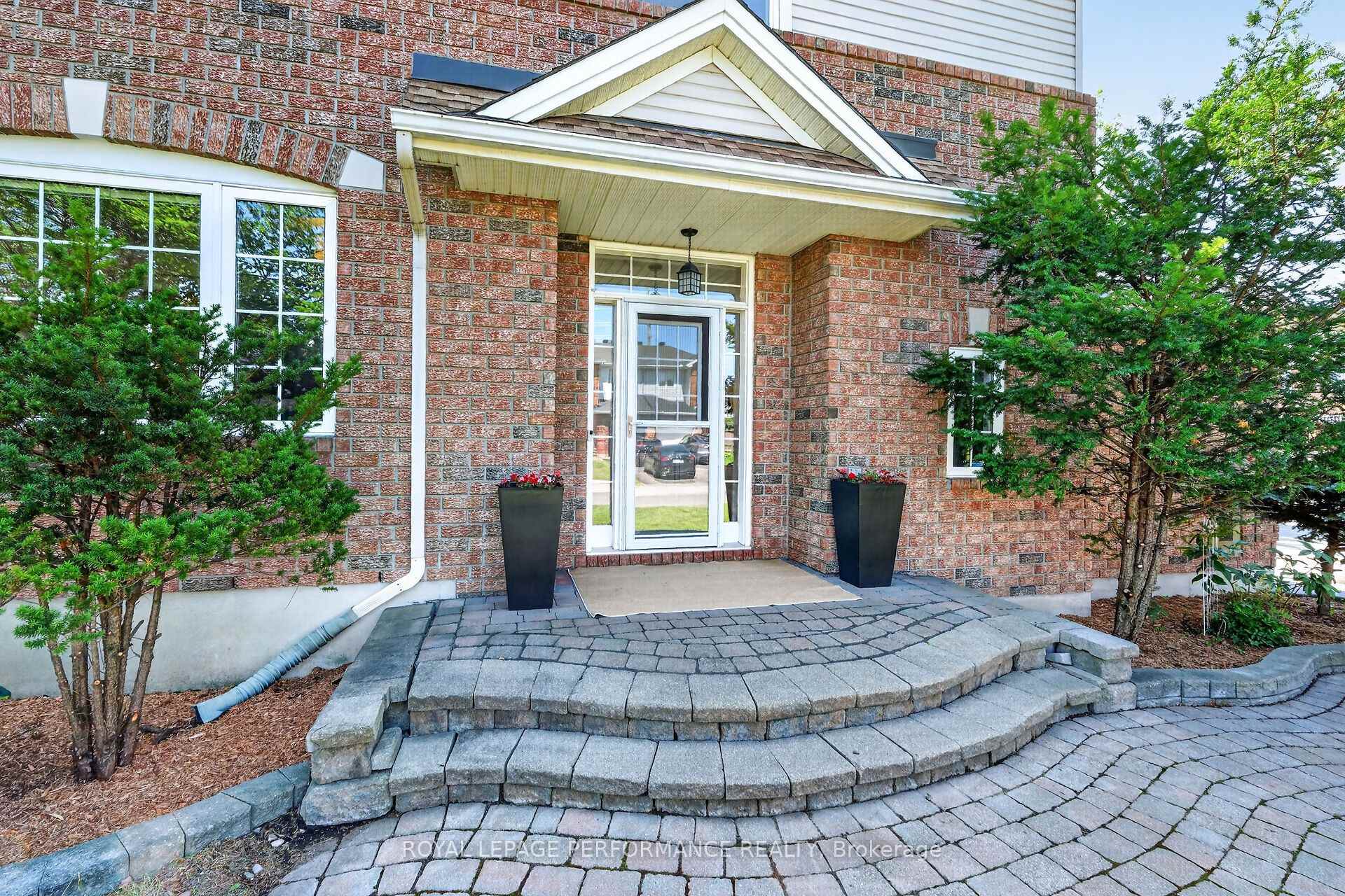 Photo 4 of 990 Lucille Way, Ottawa, Notting Hill/Summerside — HOMEH