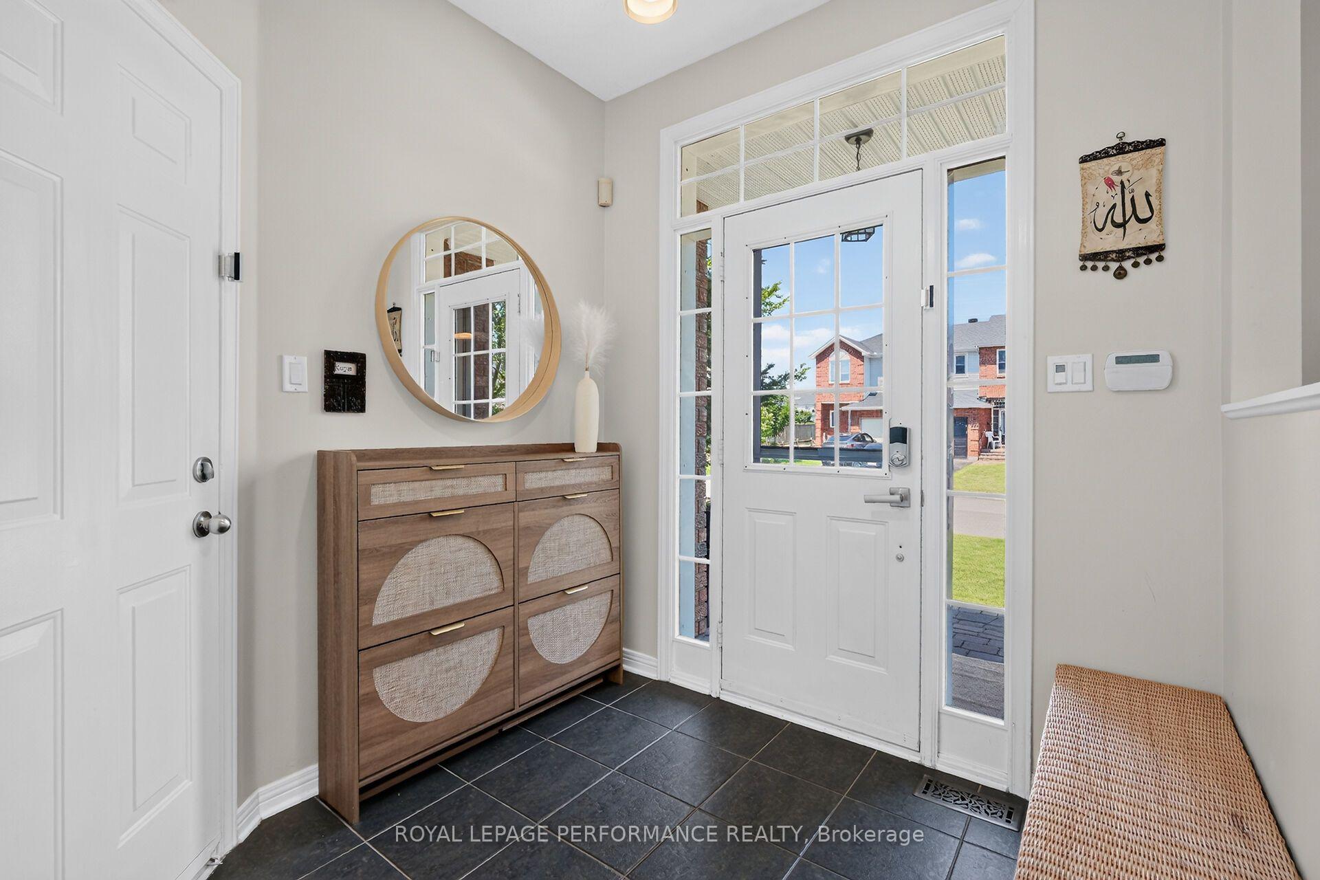 Photo 5 of 990 Lucille Way, Ottawa, Notting Hill/Summerside — HOMEH