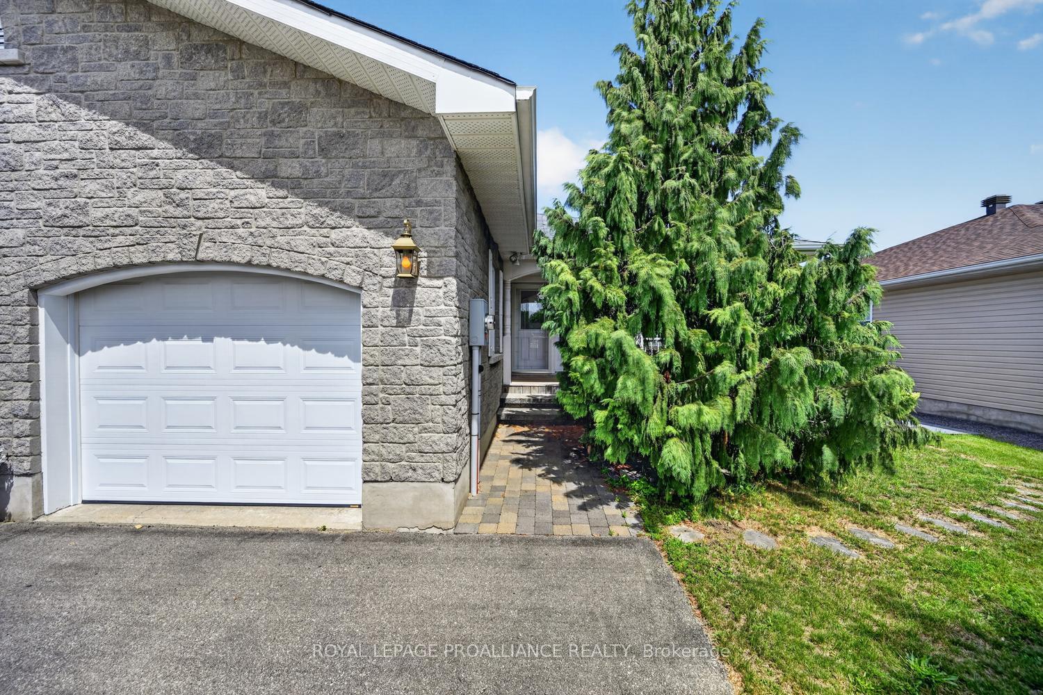 Photo 3 of 5514 Meadowbrook Road, South Dundas, Iroquois — HOMEH