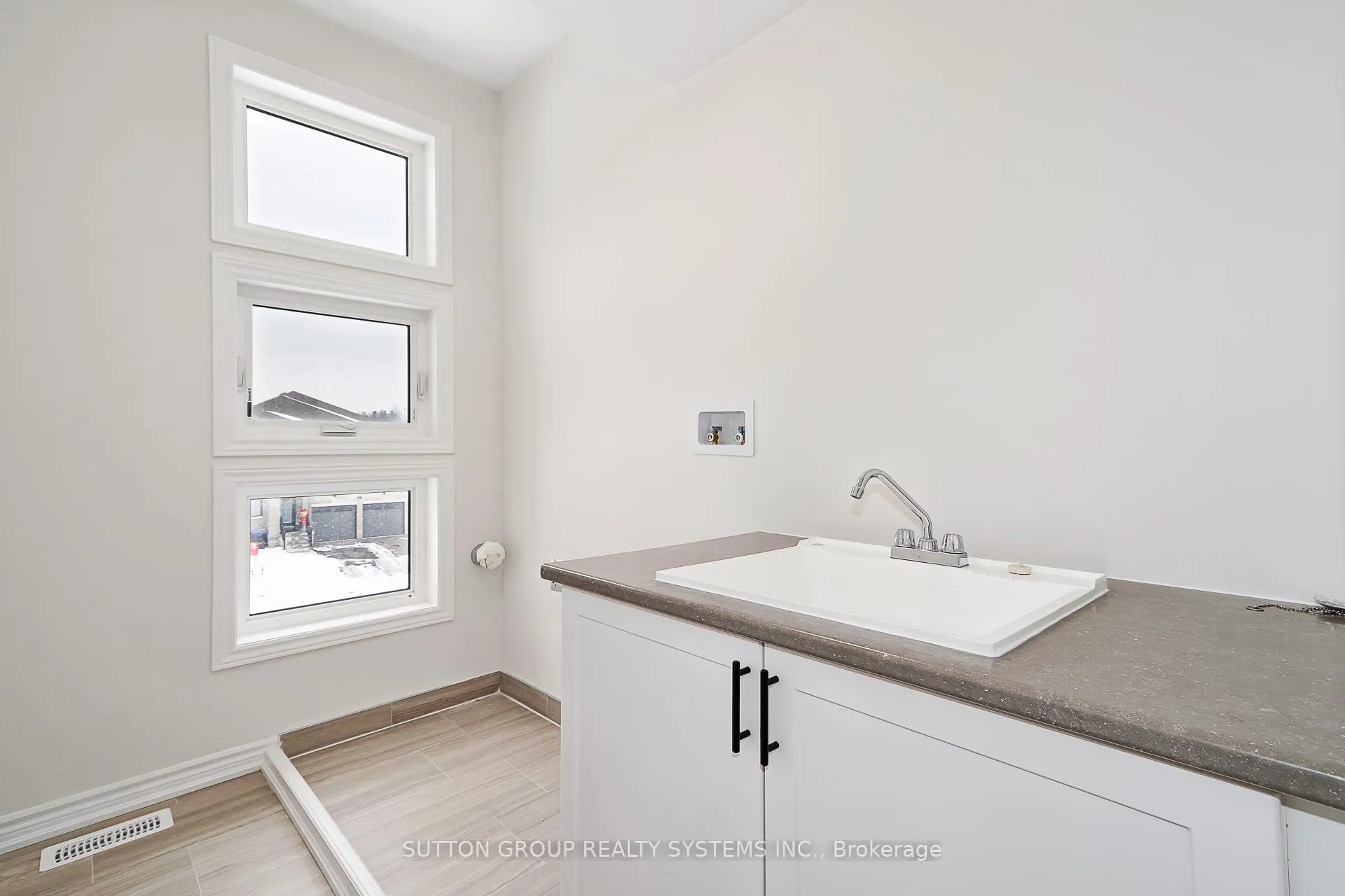 Photo 18 of 6 Tran Road, Wasaga Beach — HOMEH