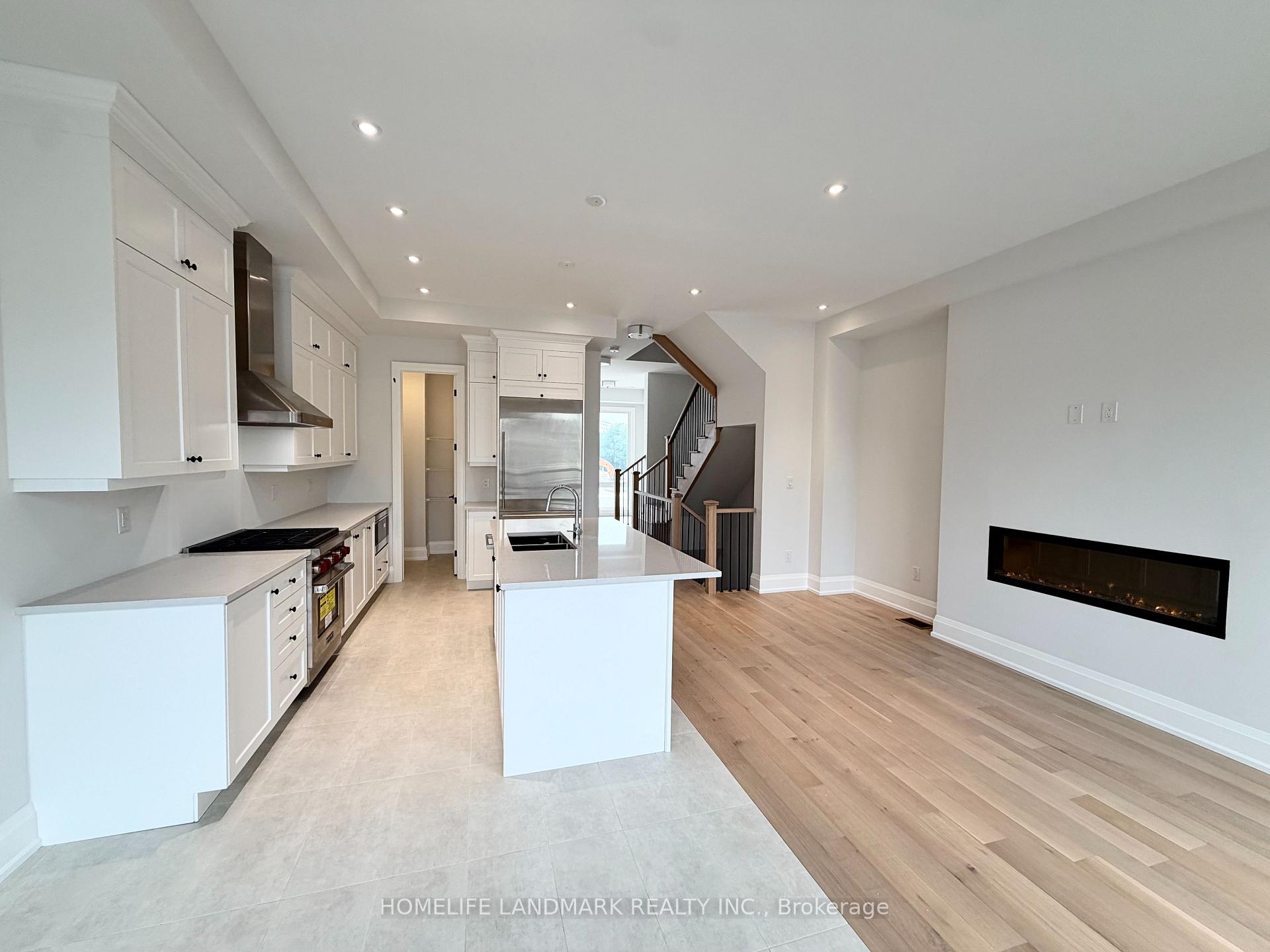 Photo 6 of 433 York Downs Boulevard, Markham, Cachet — HOMEH