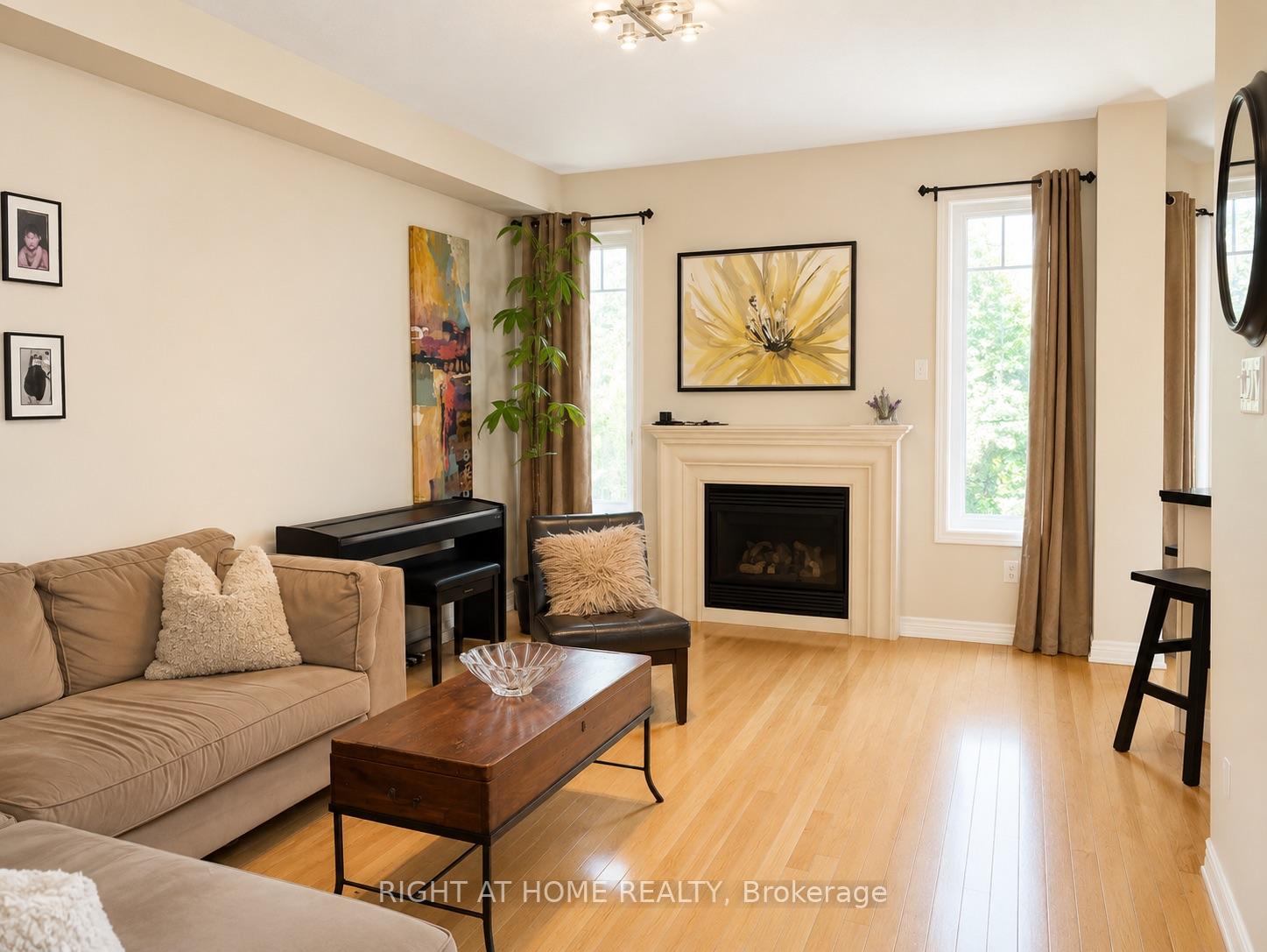 Photo 4 of 39 Pexton Avenue, Richmond Hill, Jefferson — HOMEH