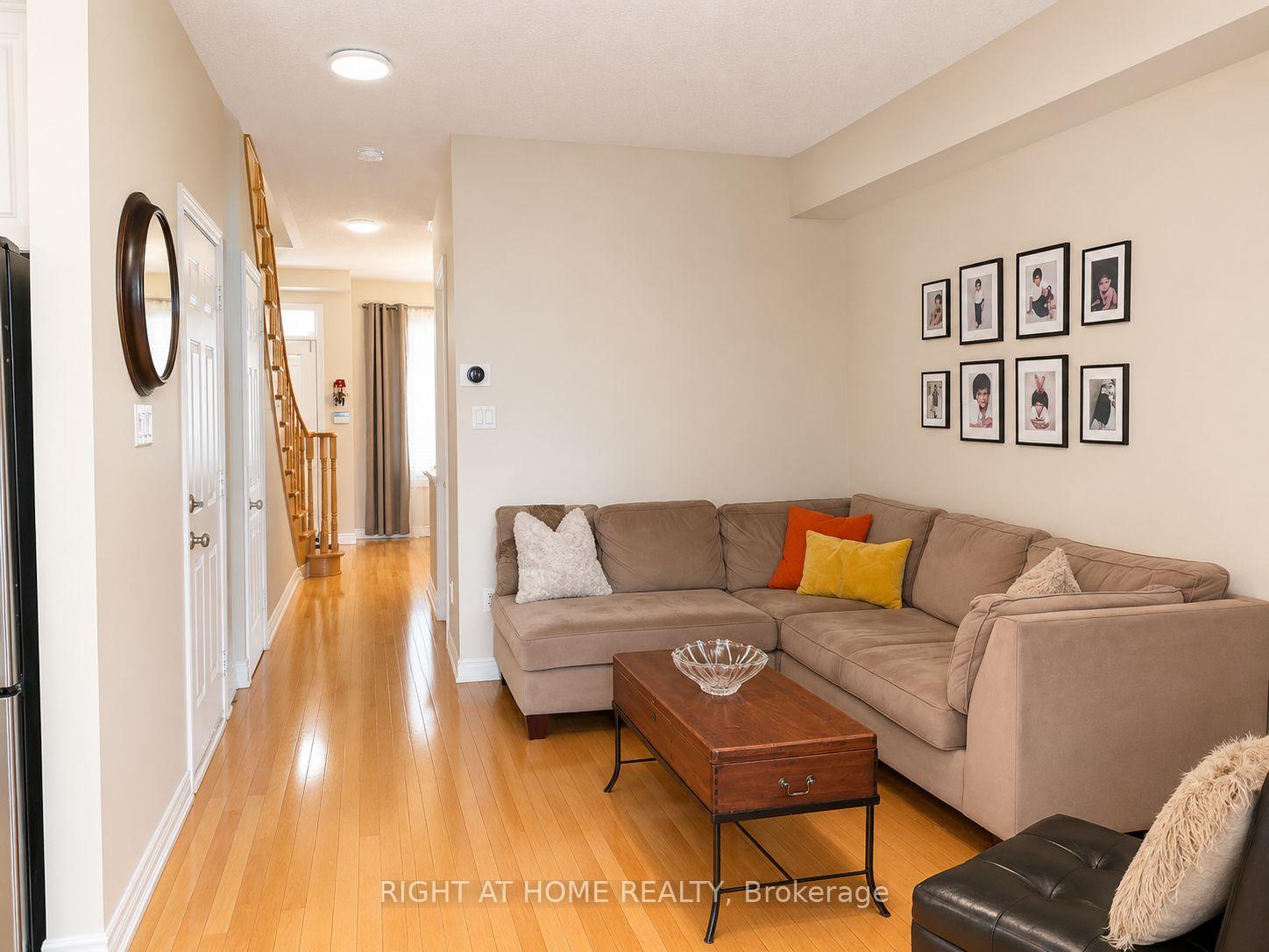 Photo 5 of 39 Pexton Avenue, Richmond Hill, Jefferson — HOMEH