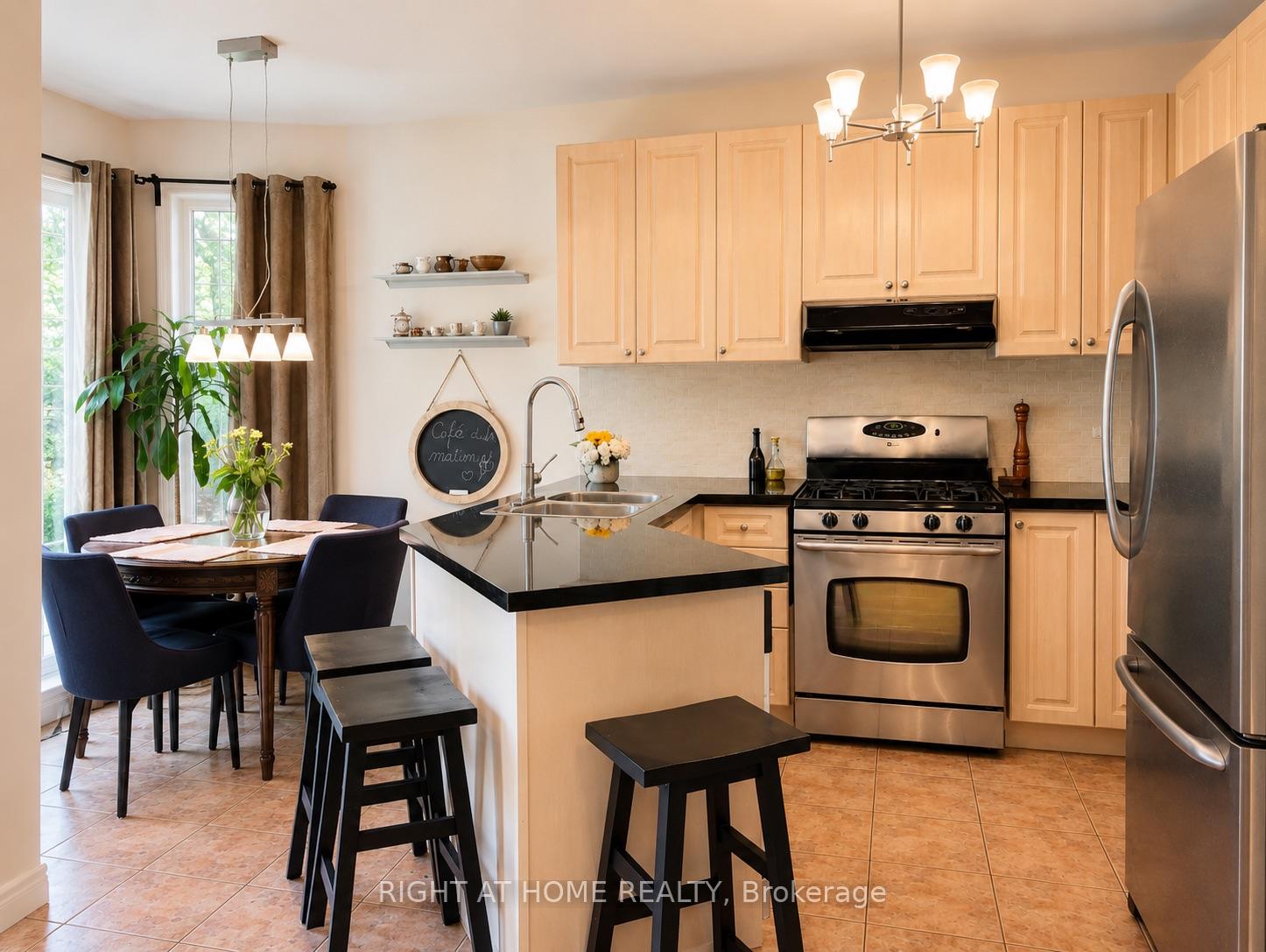 Photo 6 of 39 Pexton Avenue, Richmond Hill, Jefferson — HOMEH