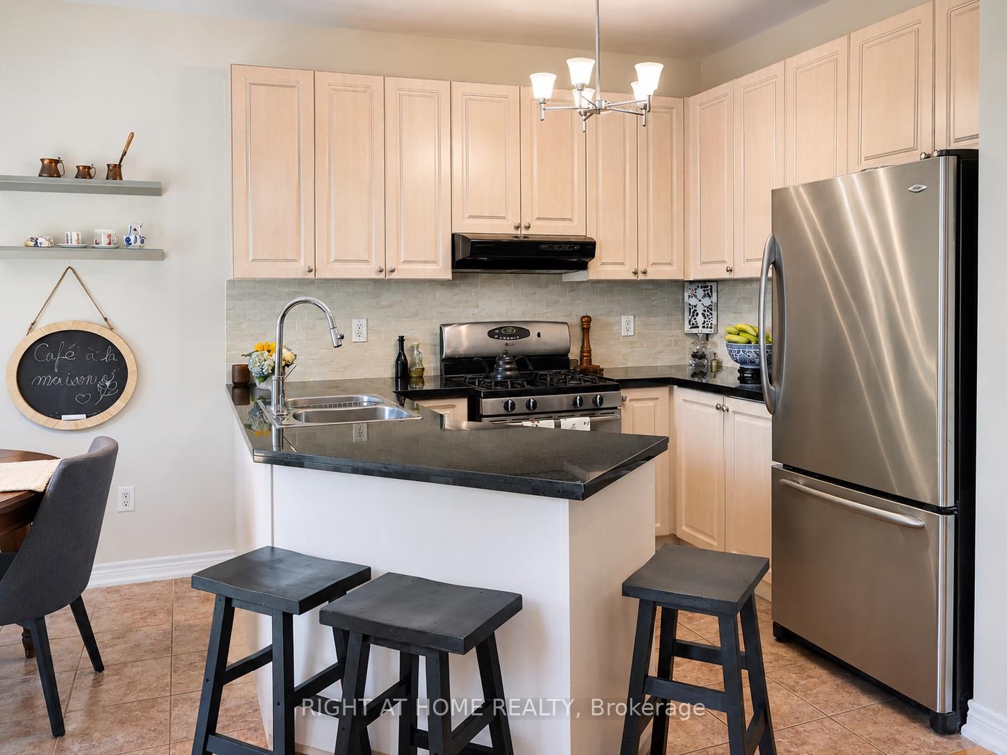 Photo 7 of 39 Pexton Avenue, Richmond Hill, Jefferson — HOMEH