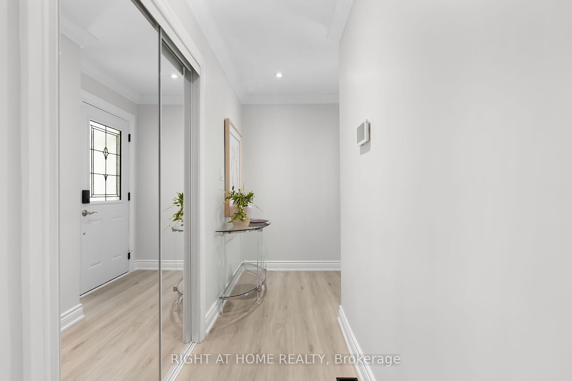 Photo 4 of 229 Billings Crescent, Newmarket, Bristol-London — HOMEH