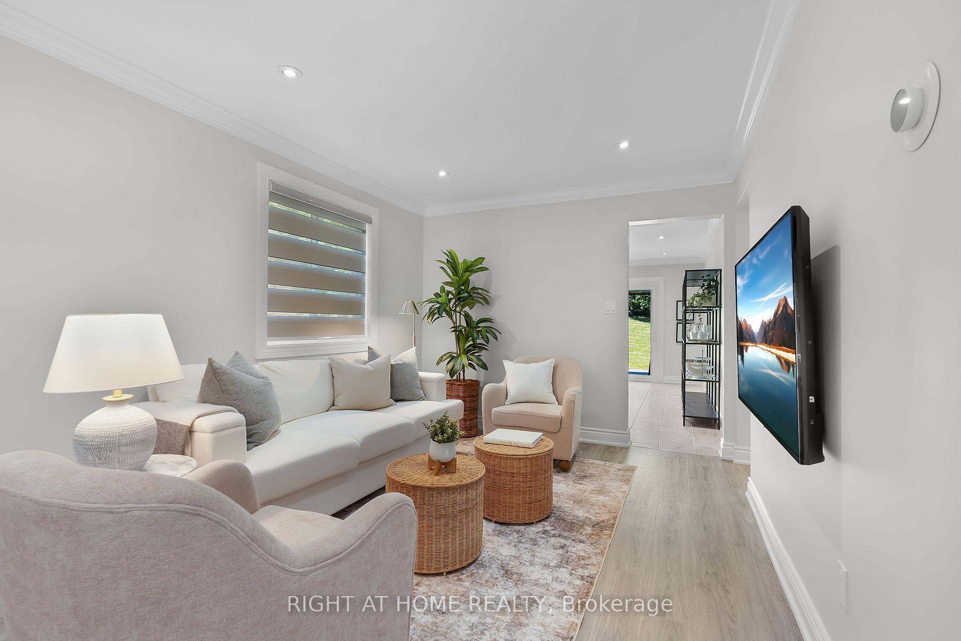 Photo 6 of 229 Billings Crescent, Newmarket, Bristol-London — HOMEH
