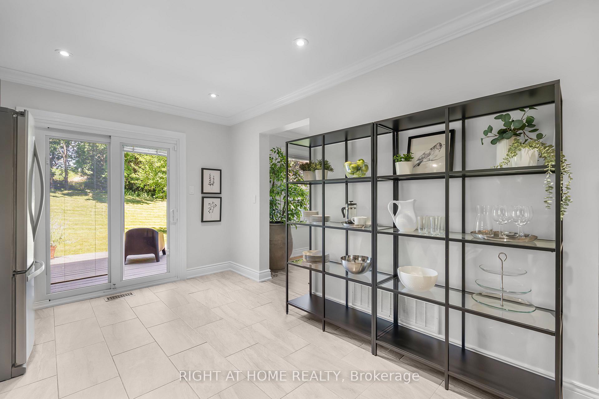 Photo 11 of 229 Billings Crescent, Newmarket, Bristol-London — HOMEH