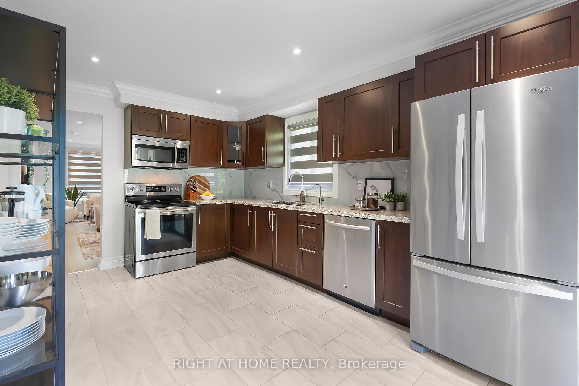 Photo 12 of 229 Billings Crescent, Newmarket, Bristol-London — HOMEH