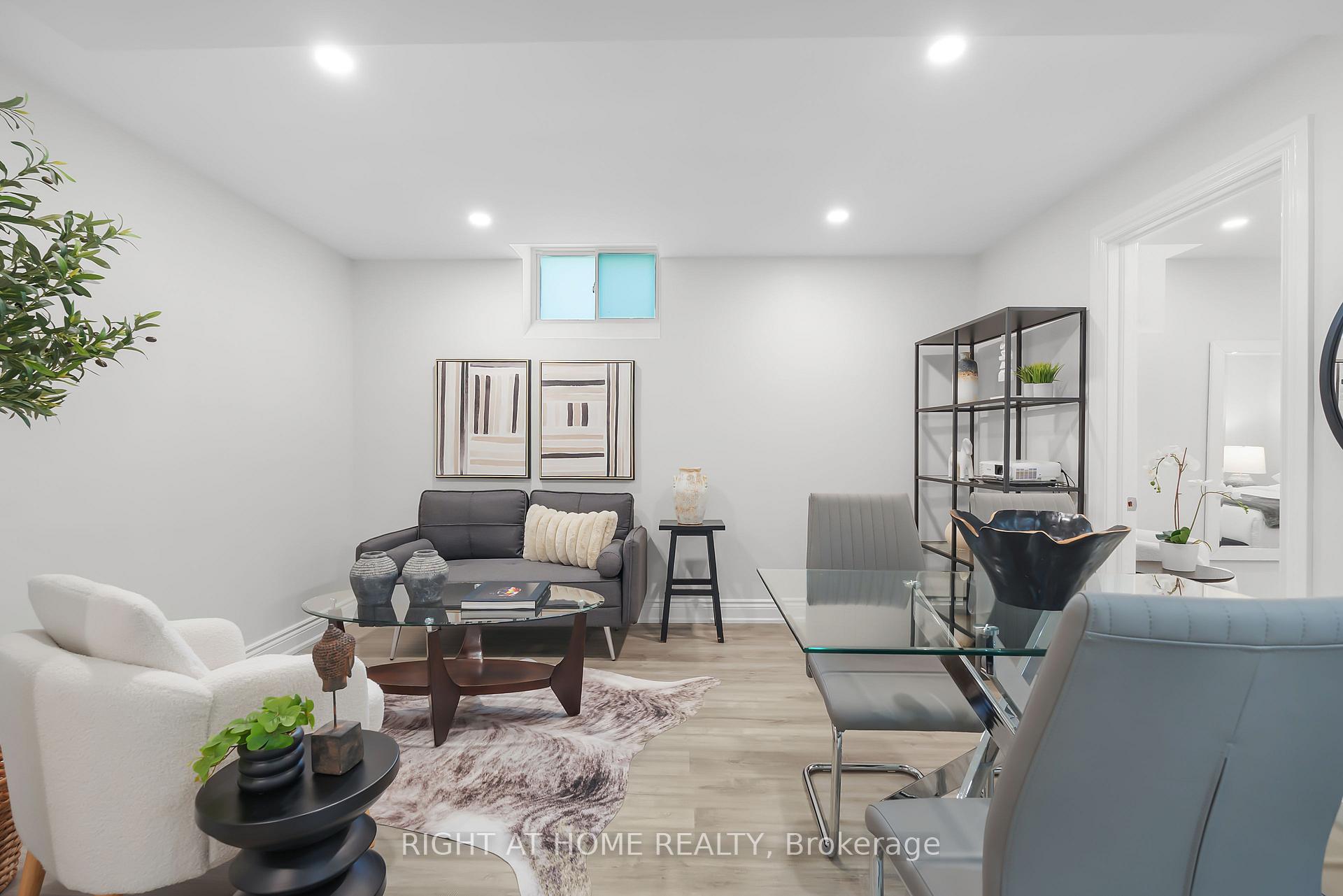 Photo 31 of 229 Billings Crescent, Newmarket, Bristol-London — HOMEH