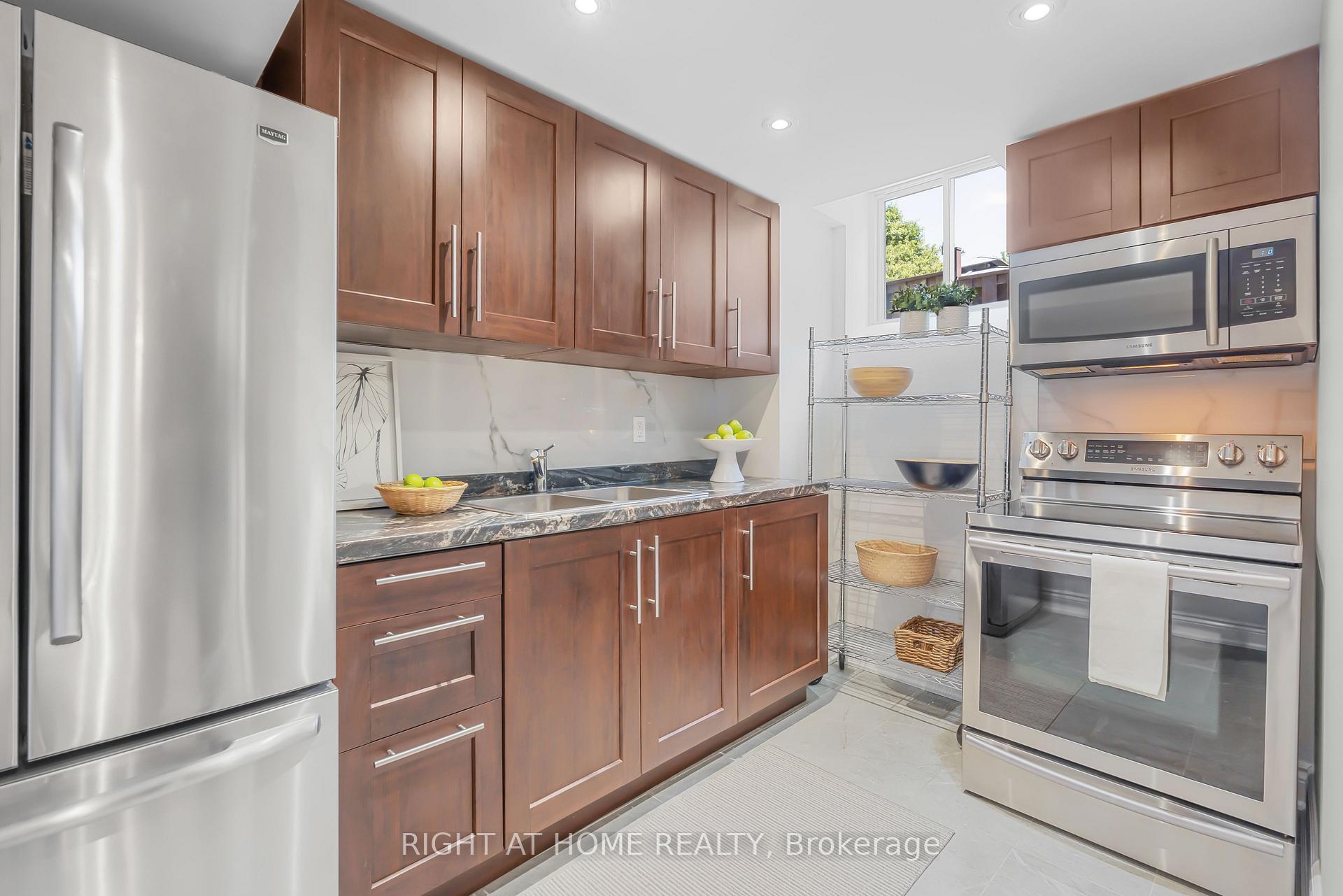 Photo 34 of 229 Billings Crescent, Newmarket, Bristol-London — HOMEH