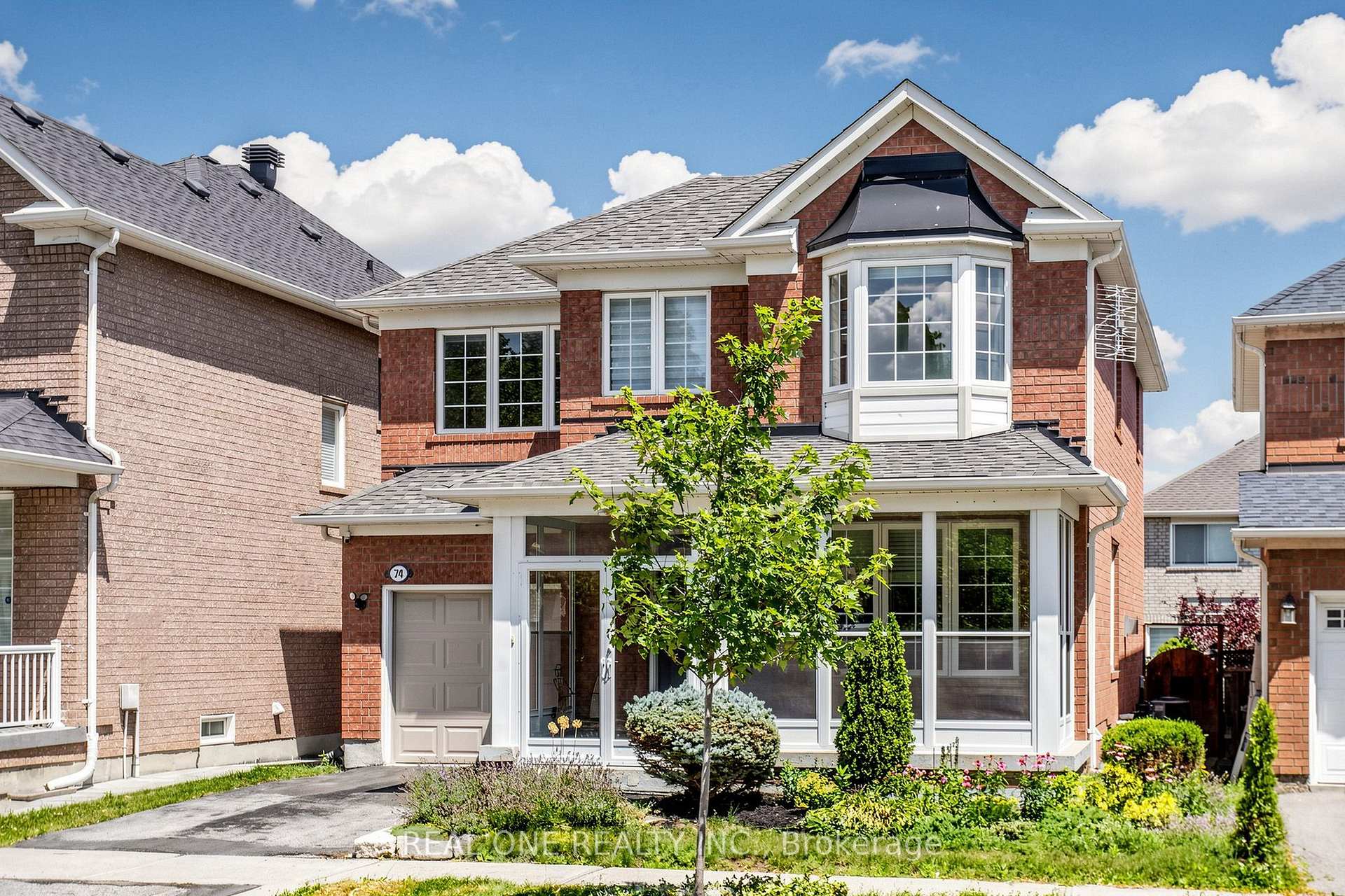Photo 2 of 74 Trojan Crescent, Markham, Berczy — HOMEH
