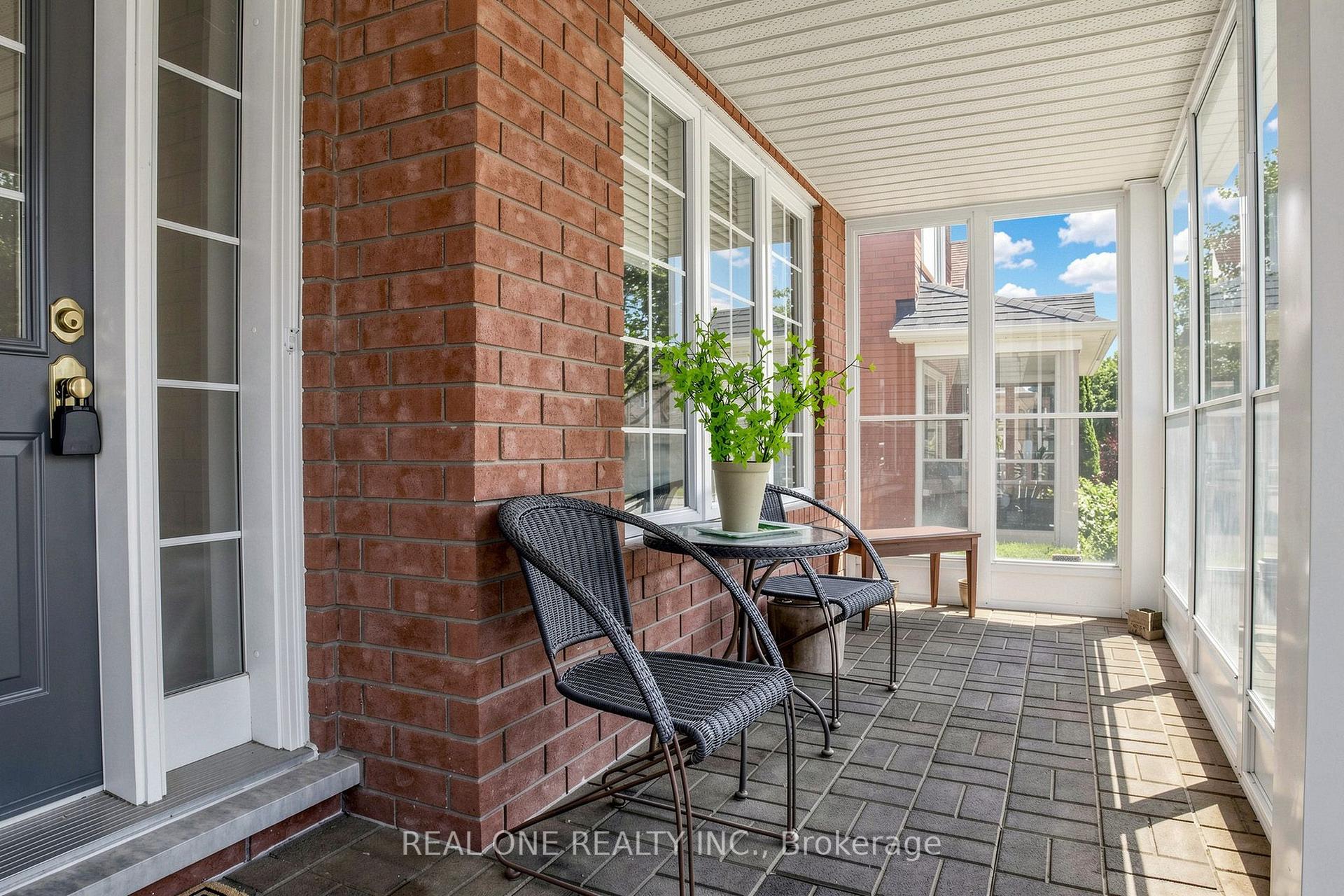Photo 3 of 74 Trojan Crescent, Markham, Berczy — HOMEH