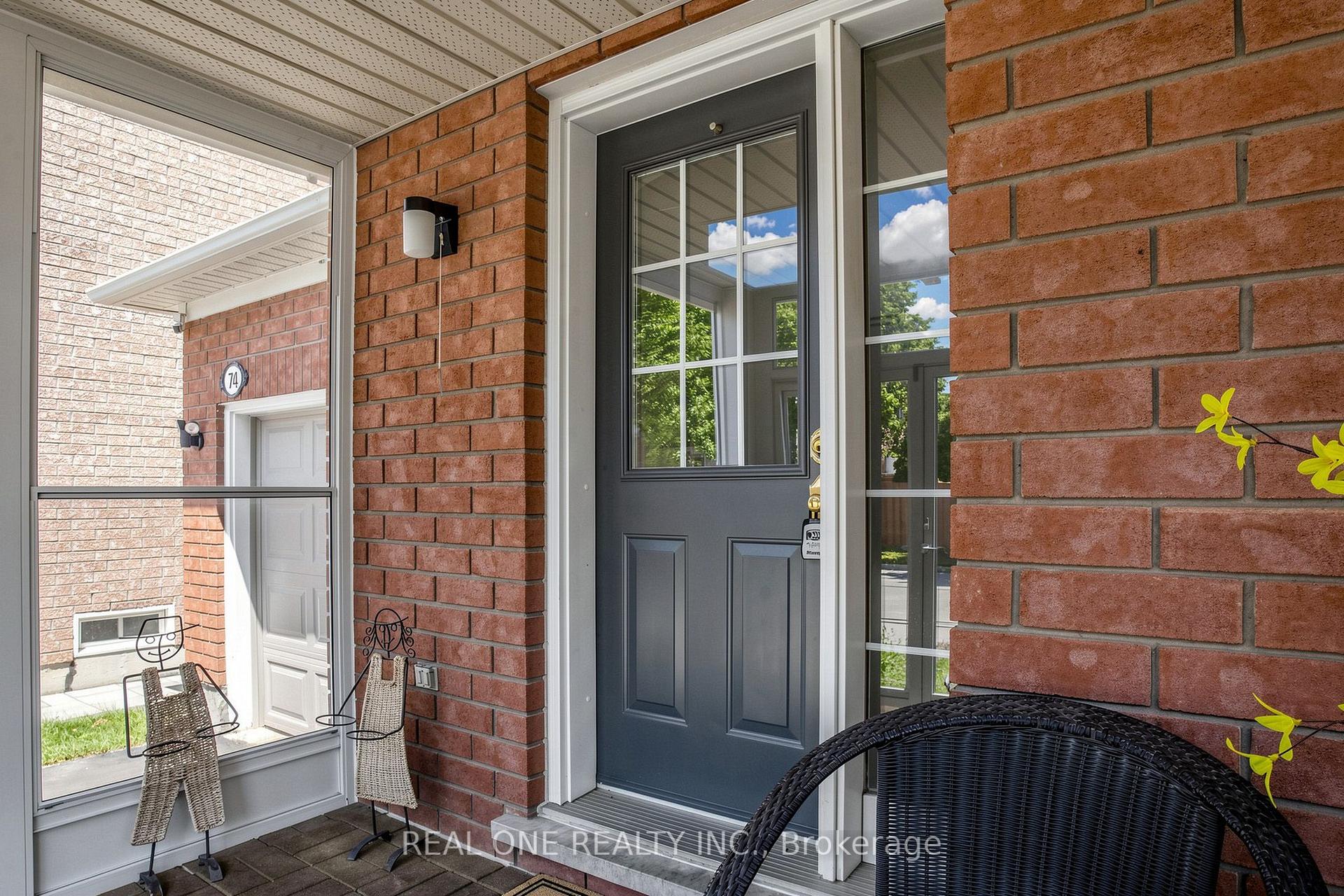 Photo 5 of 74 Trojan Crescent, Markham, Berczy — HOMEH