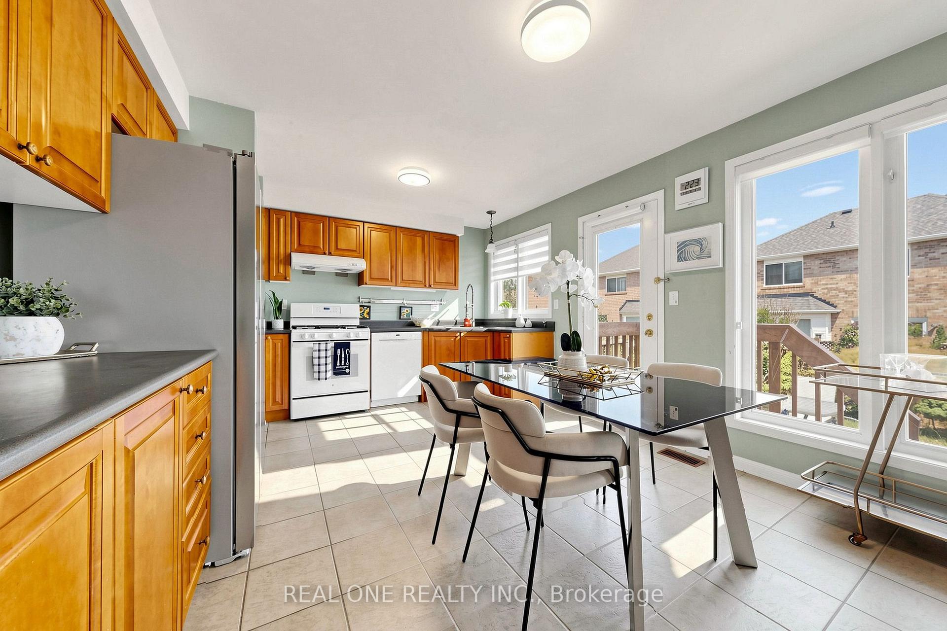 Photo 16 of 74 Trojan Crescent, Markham, Berczy — HOMEH