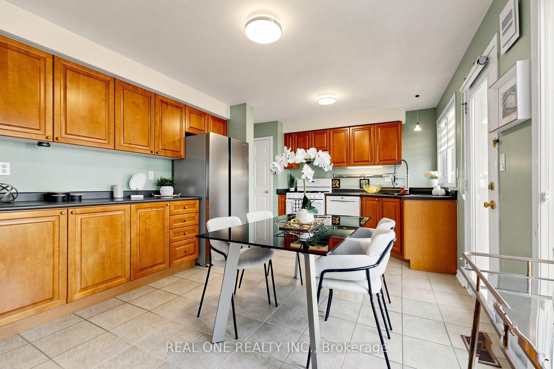 Photo 17 of 74 Trojan Crescent, Markham, Berczy — HOMEH